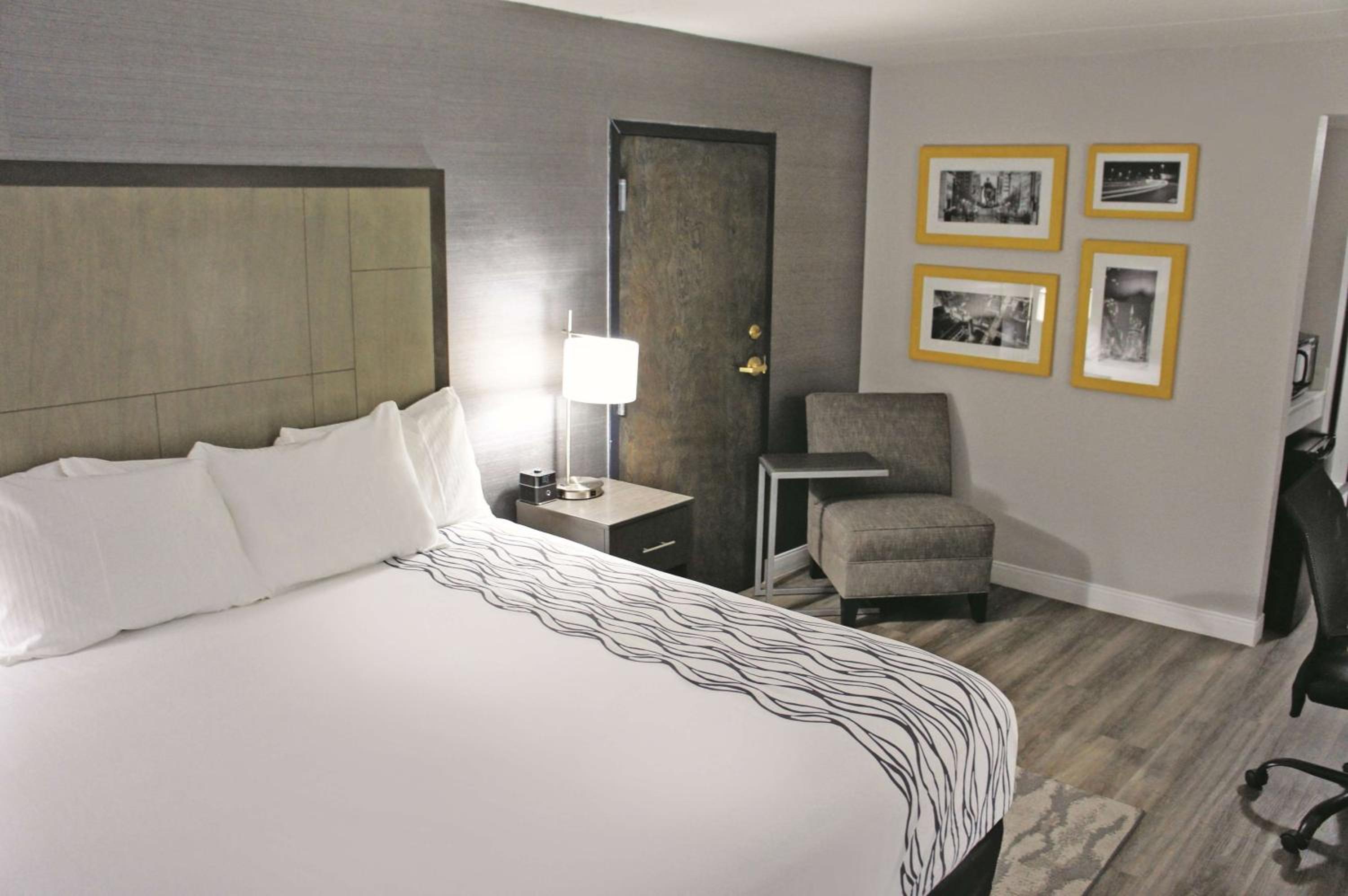 King Room - Disability Access - Photo 7