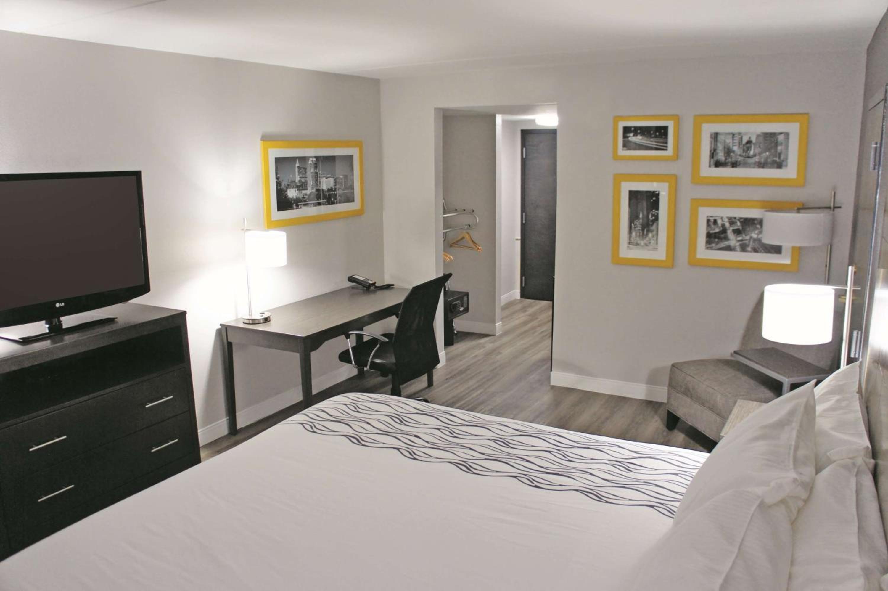 King Room - Disability Access - Photo 6