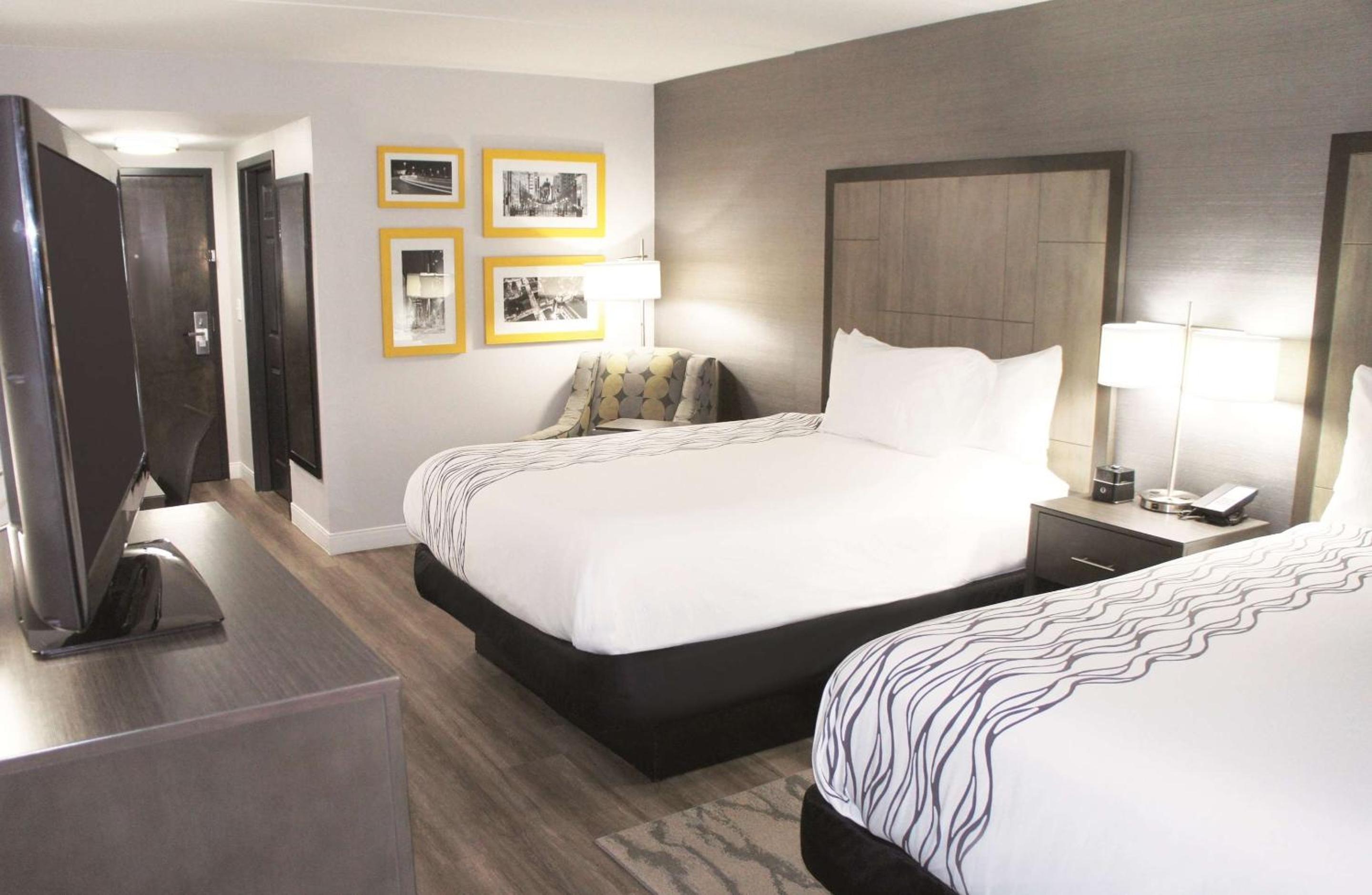 Queen Room with Two Queen Beds - Photo 13