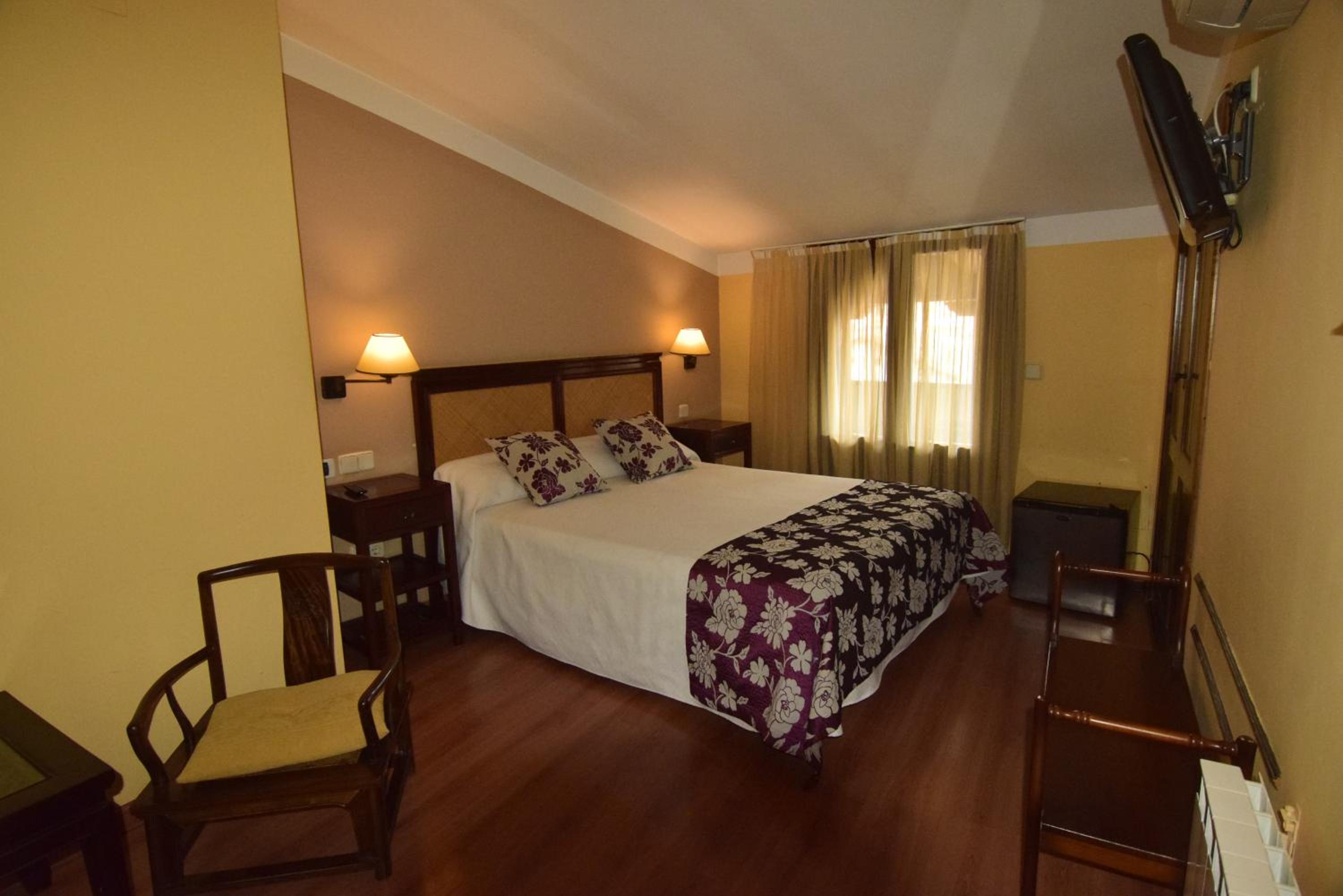 Double or Twin Room photo 2
