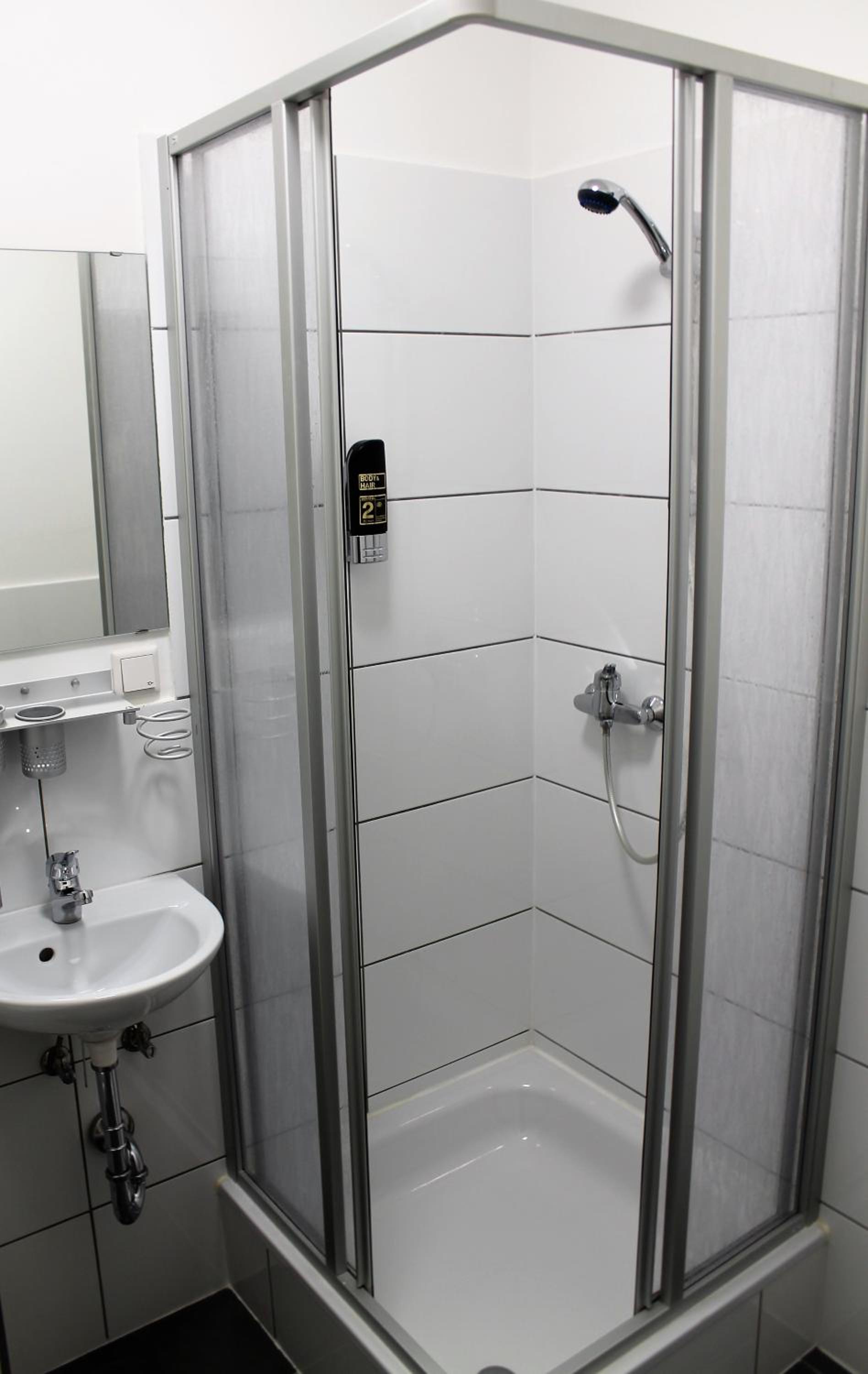 Standard Double Room - Photo 19