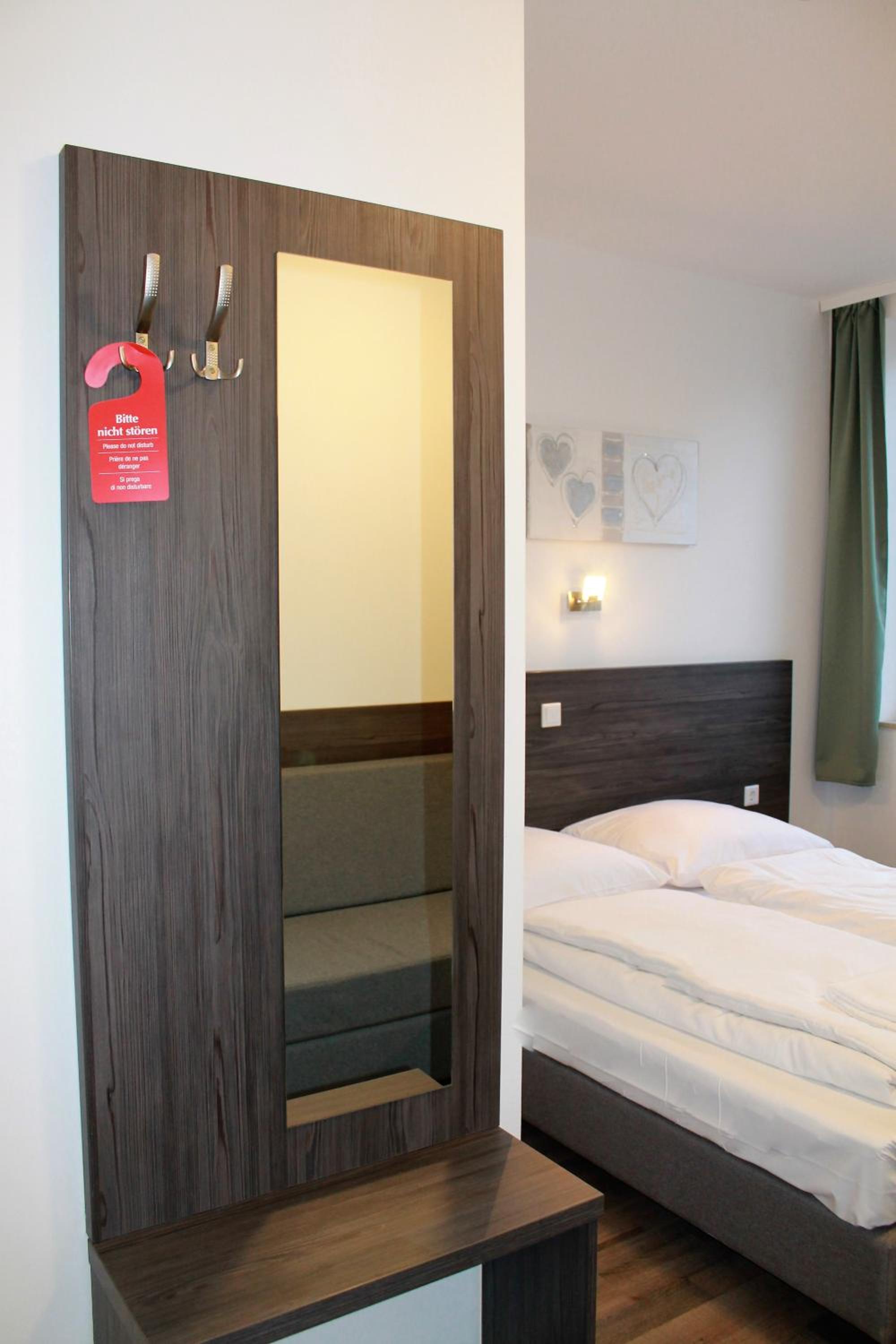 Standard Double Room - Photo 18