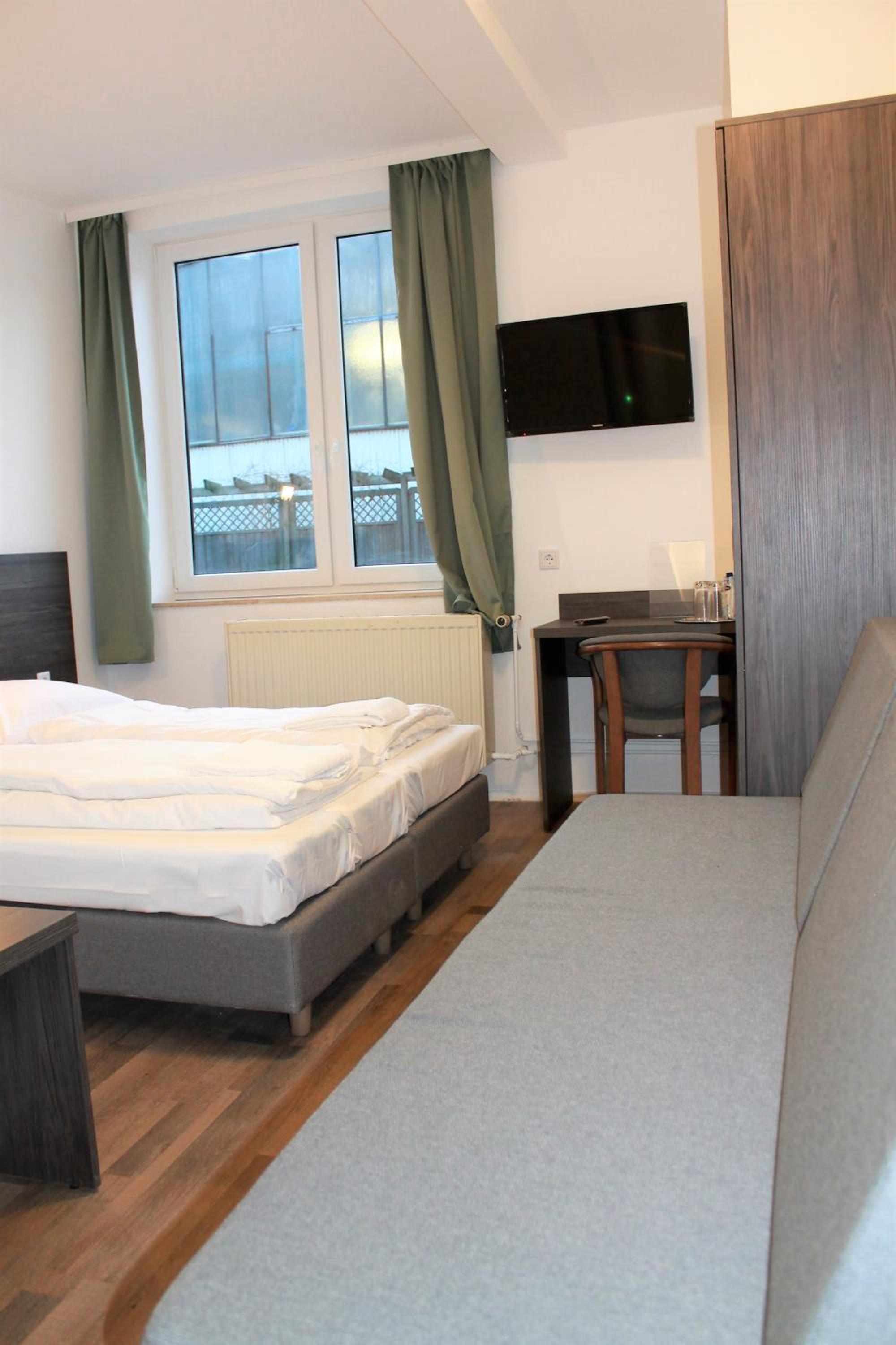 Standard Double Room - Photo 17