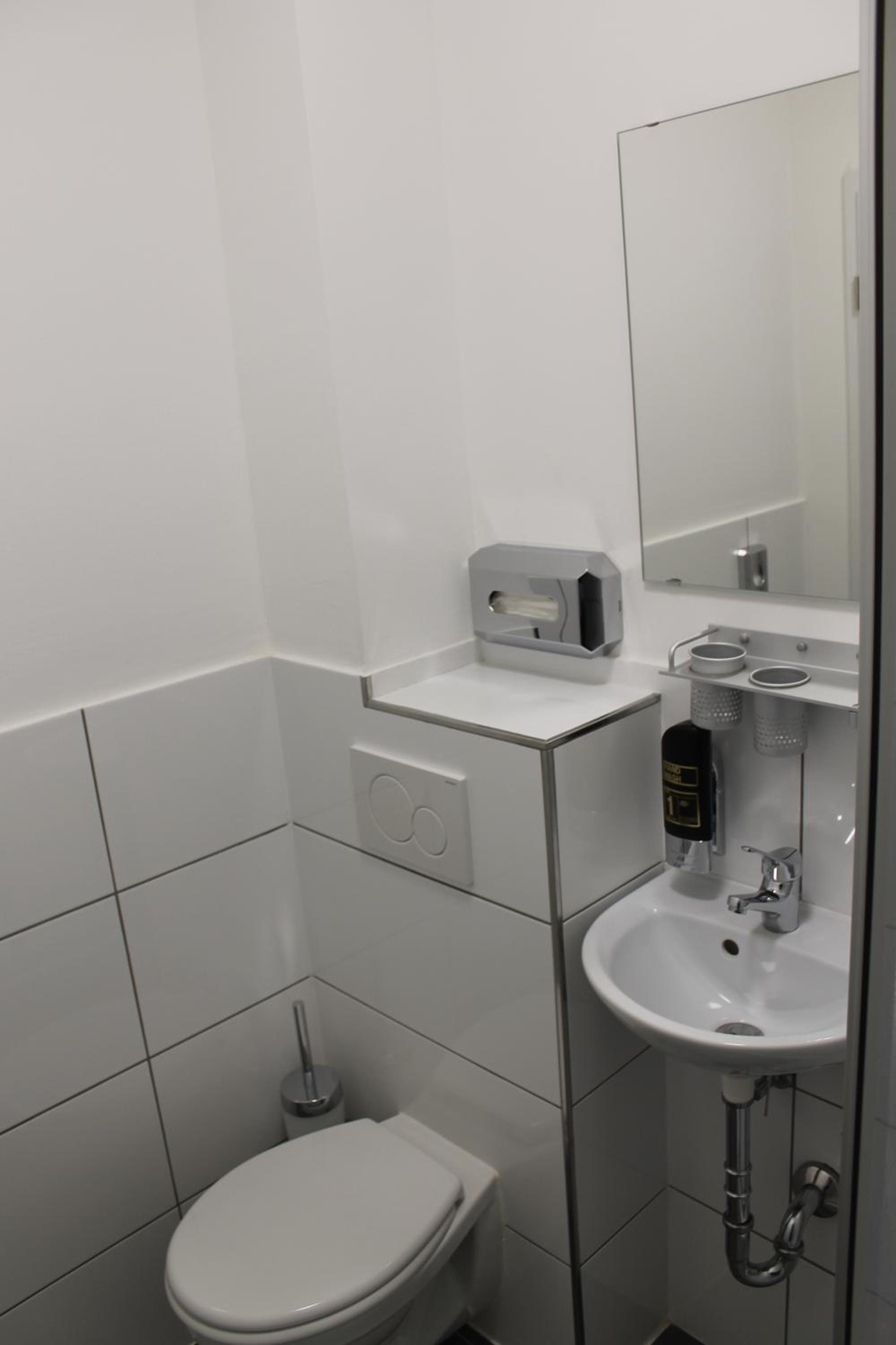 Standard Double Room - Photo 13