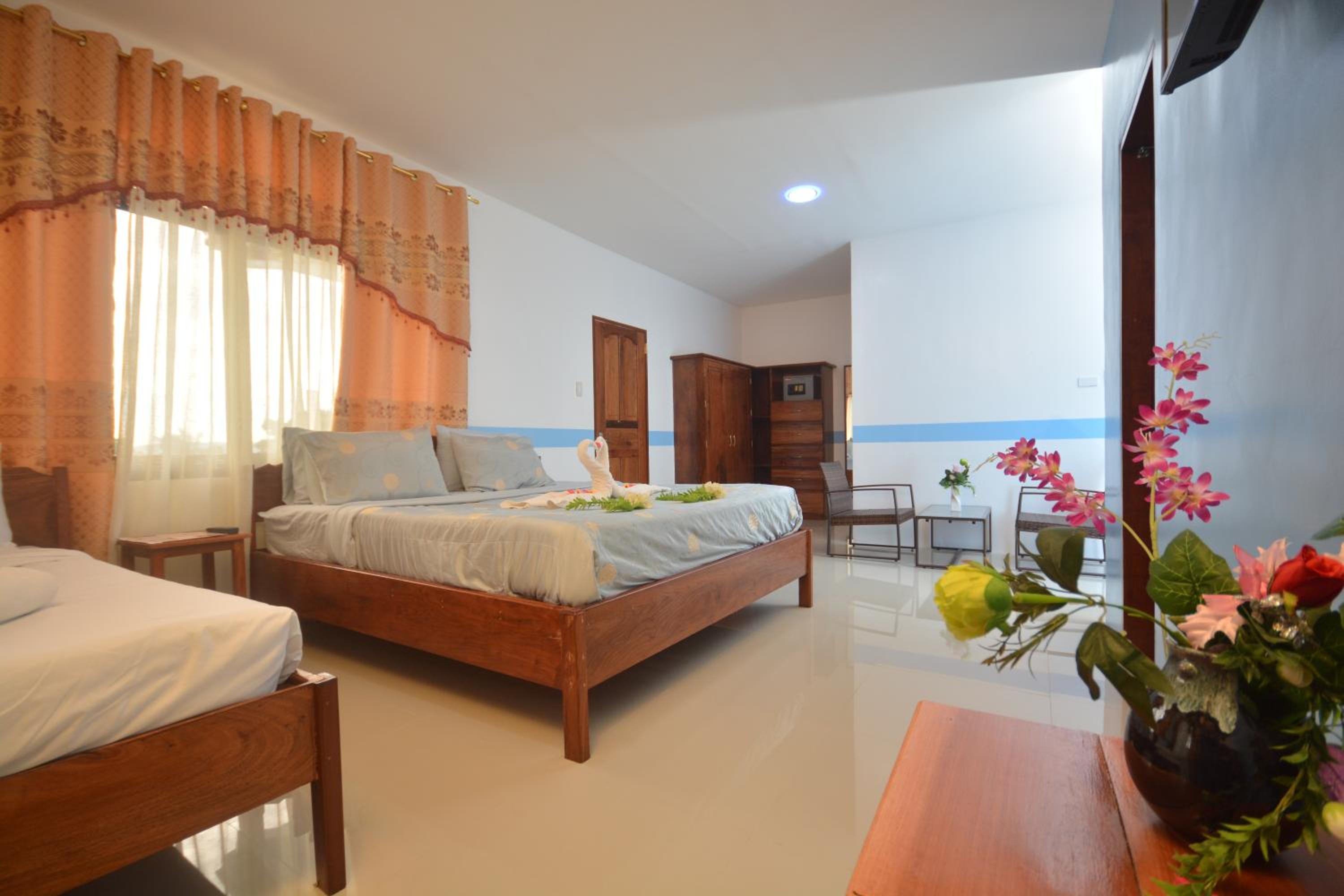 Deluxe King Room - Photo 2