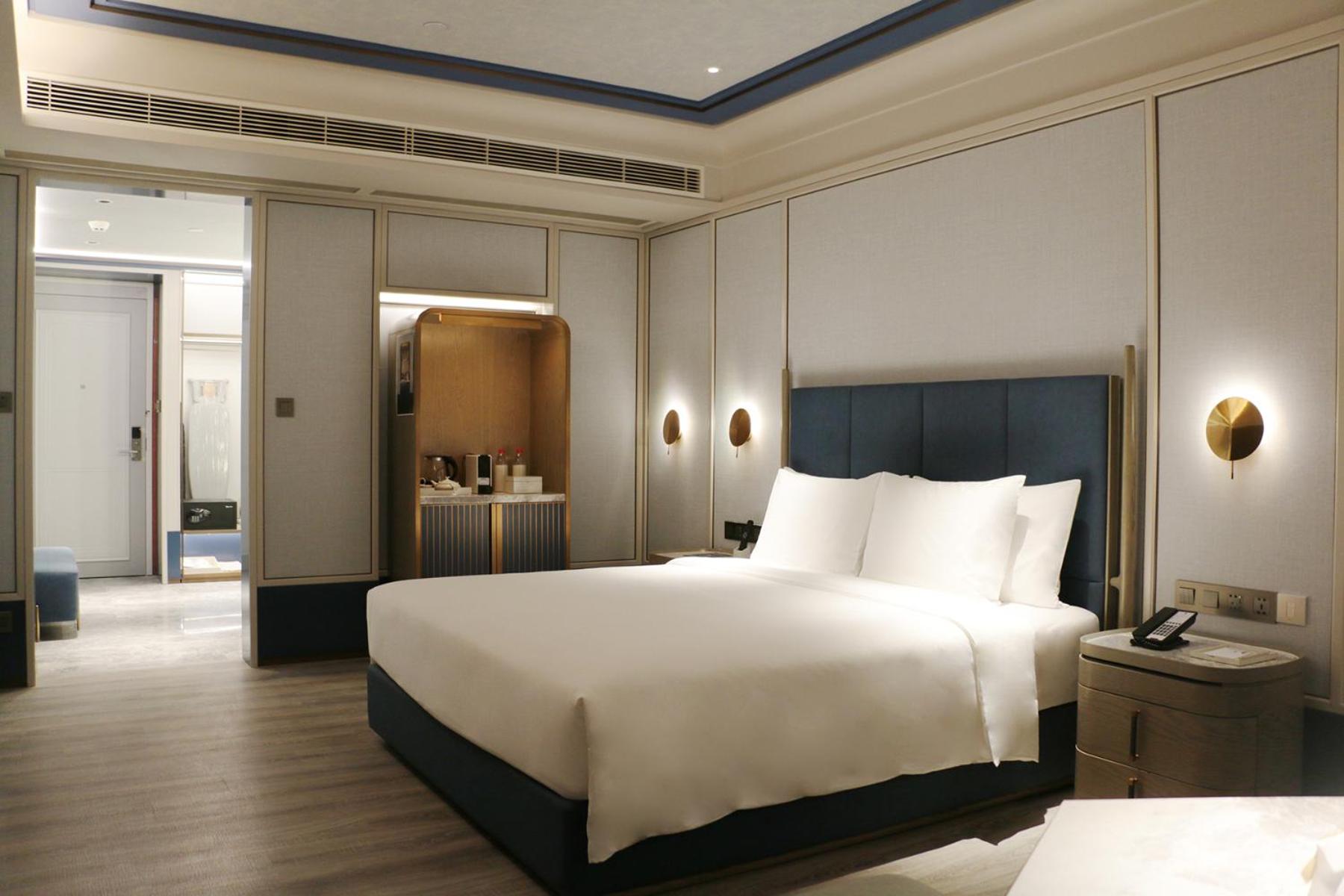 Deluxe Room with 1 king-size bed photo 1