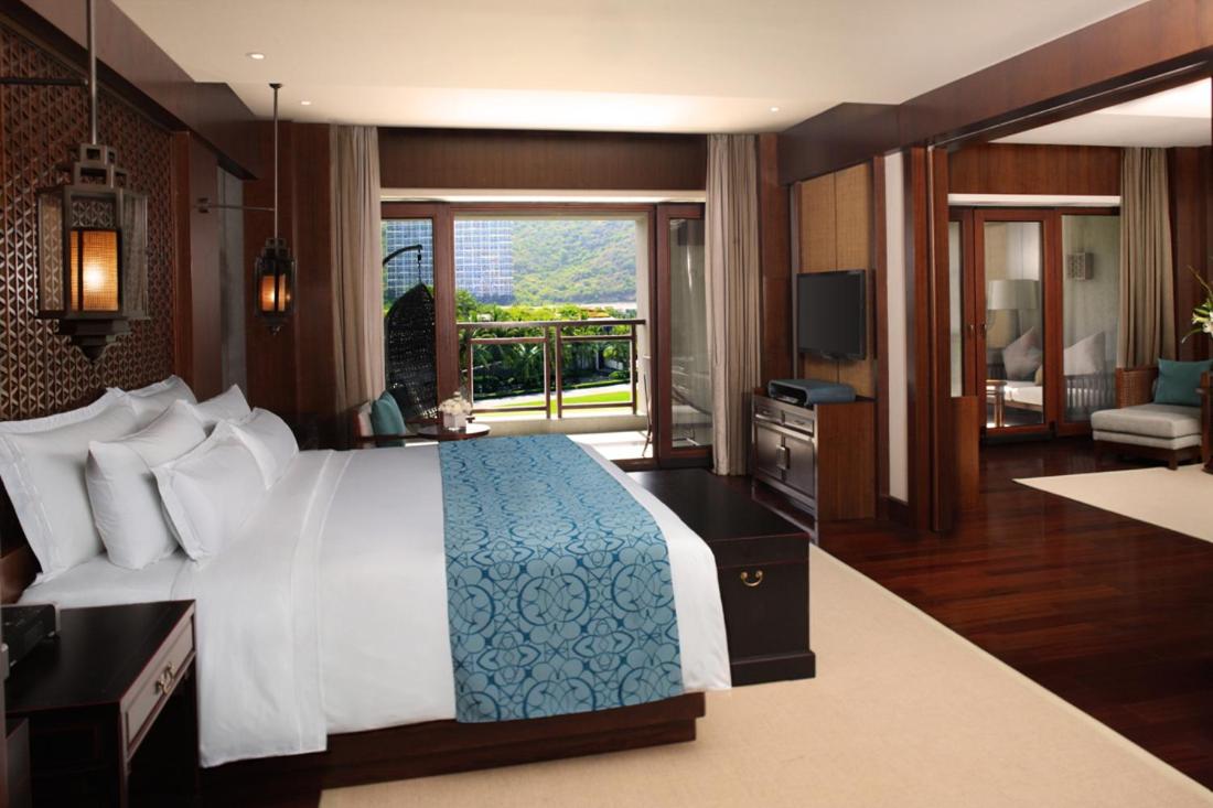 Deluxe Suite(Need to make appointment 1 day in advance:  Complimentary daily 60 minutes message for one person only) - Photo 1