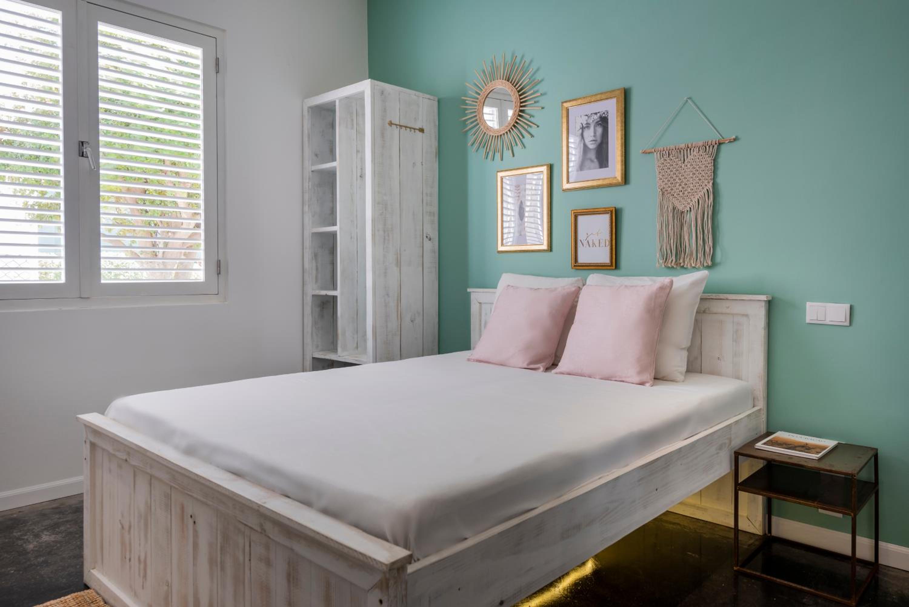 Queen Room