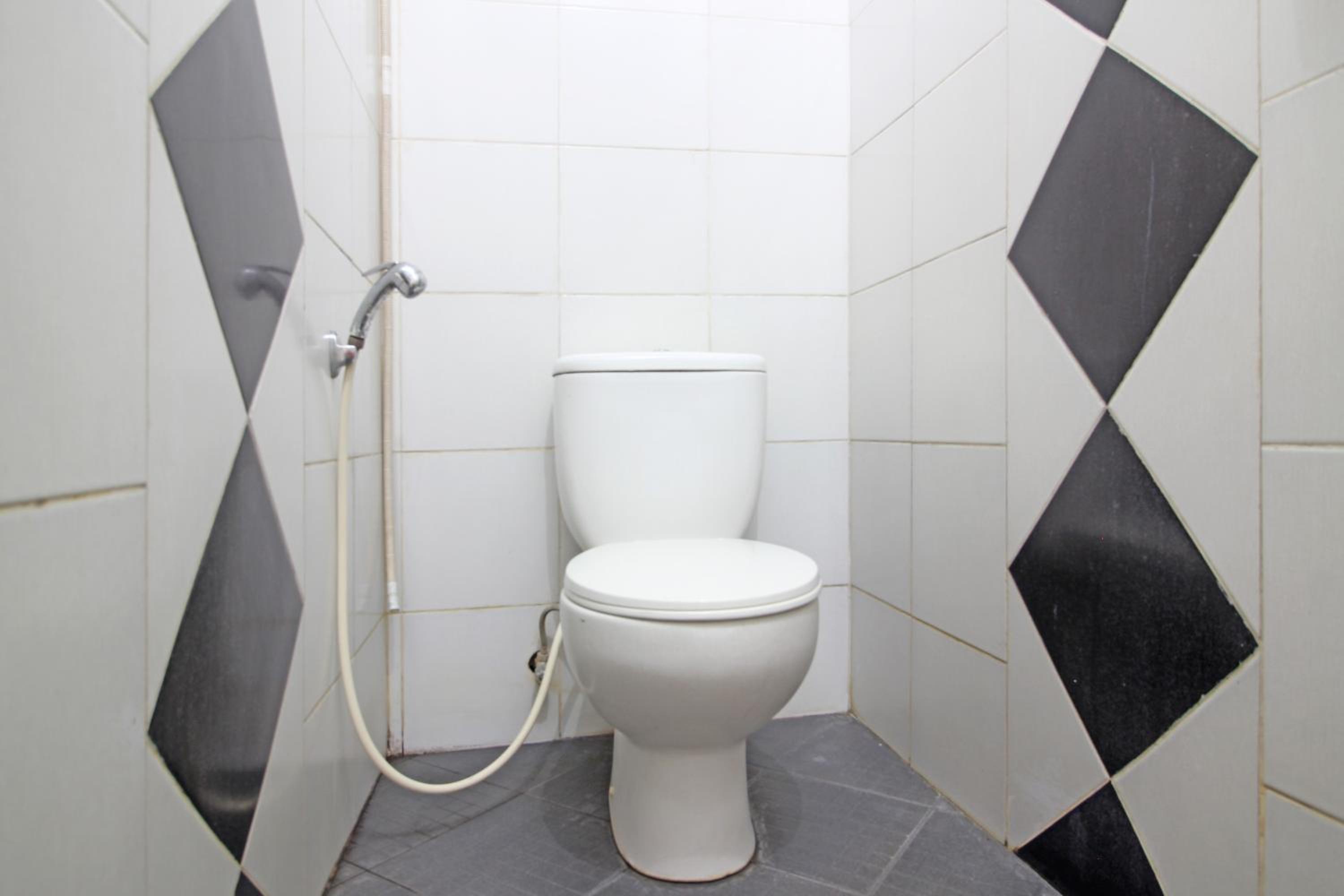 Standard Double Room - Photo 8