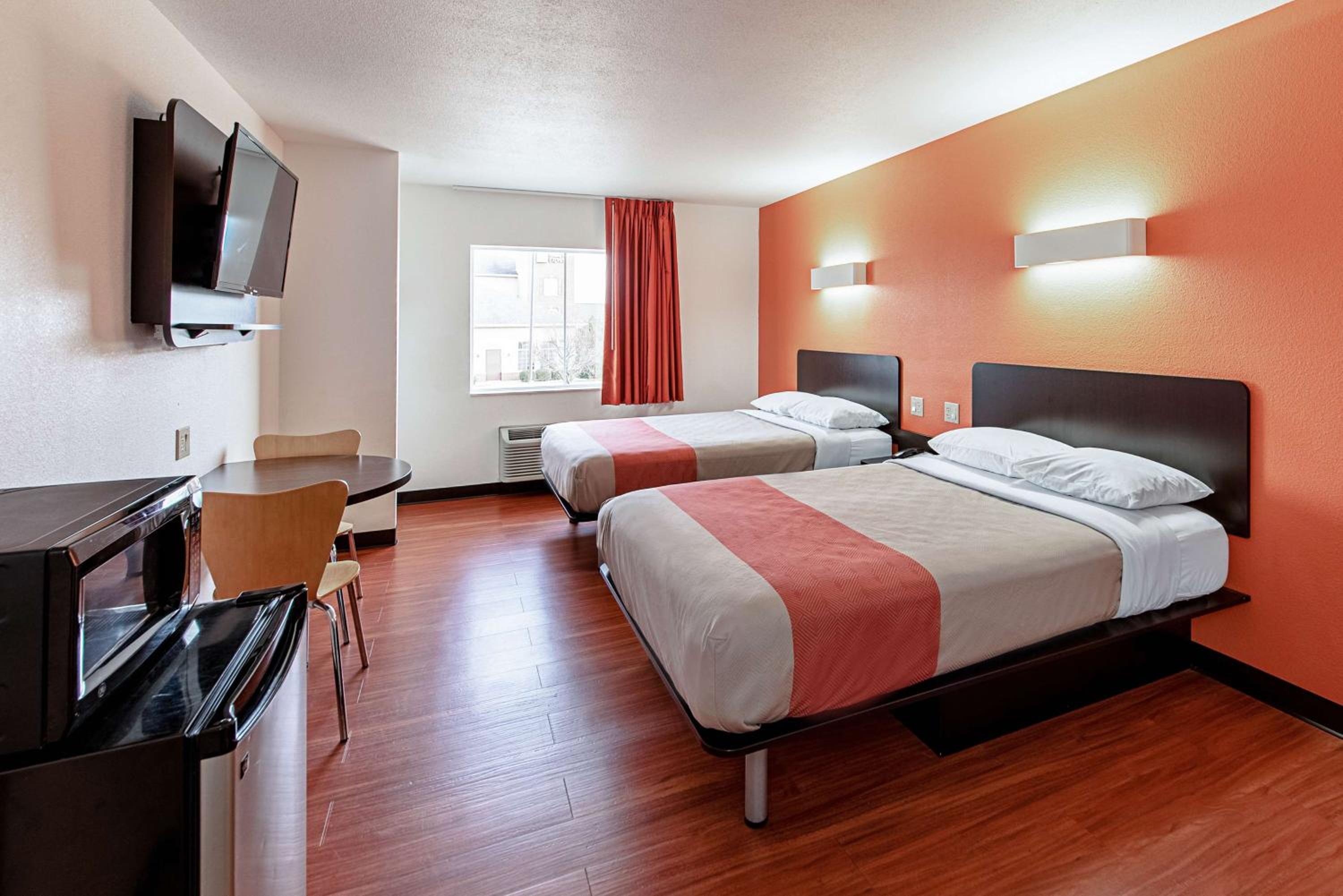Quadruple Room - Non-Smoking - Photo 2