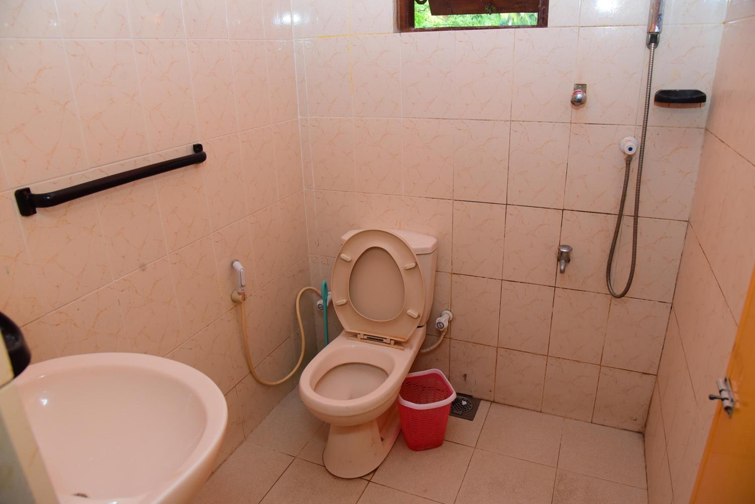 Double Room with Shared Bathroom photo 2