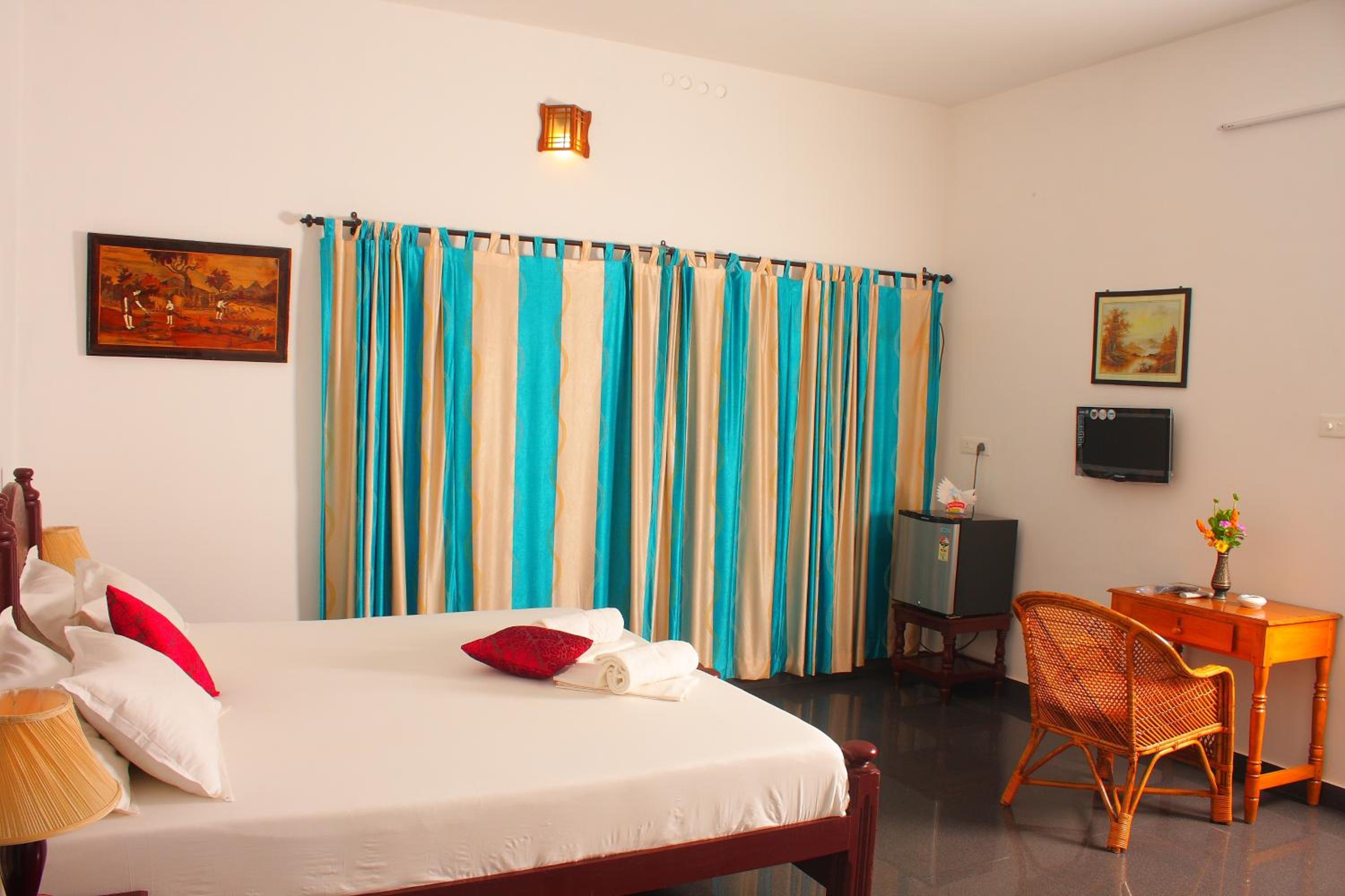 Deluxe Double or Twin Room with Sea View