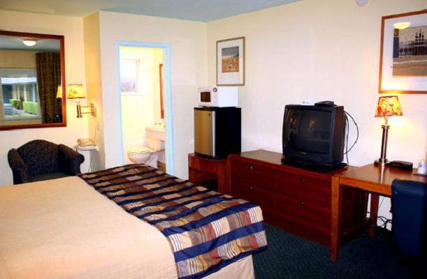 King Room - Non-Smoking - Photo 1