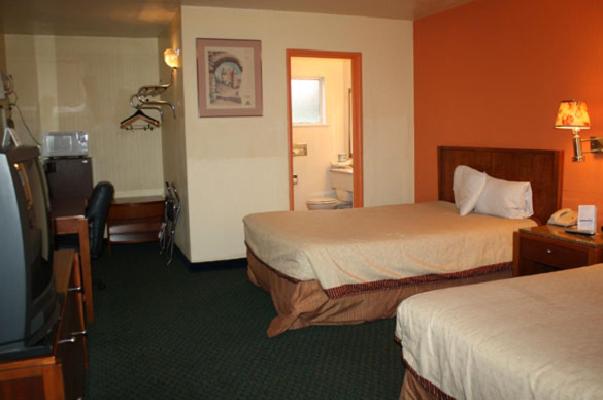 Room with Two Double Beds - Photo 6