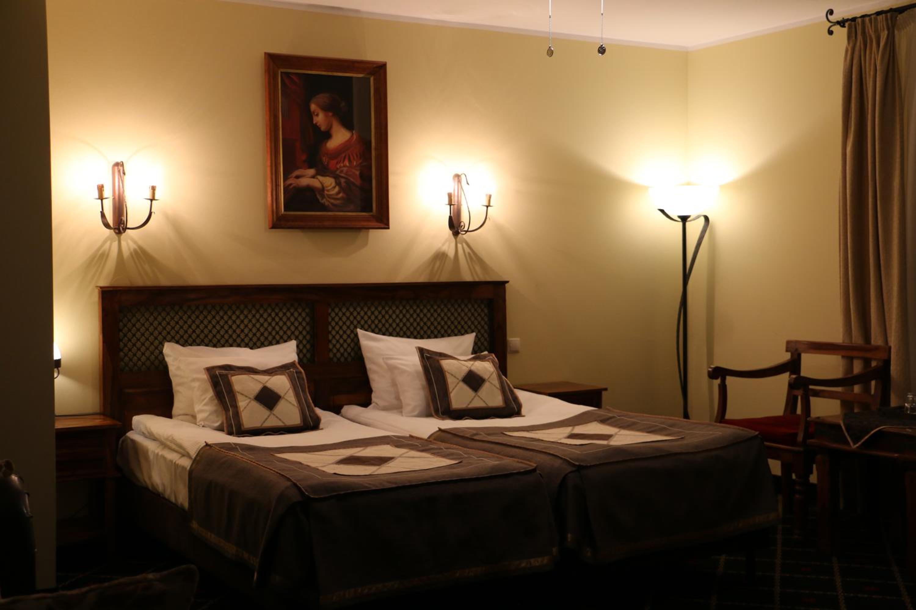 Economy Double Room - Photo 9