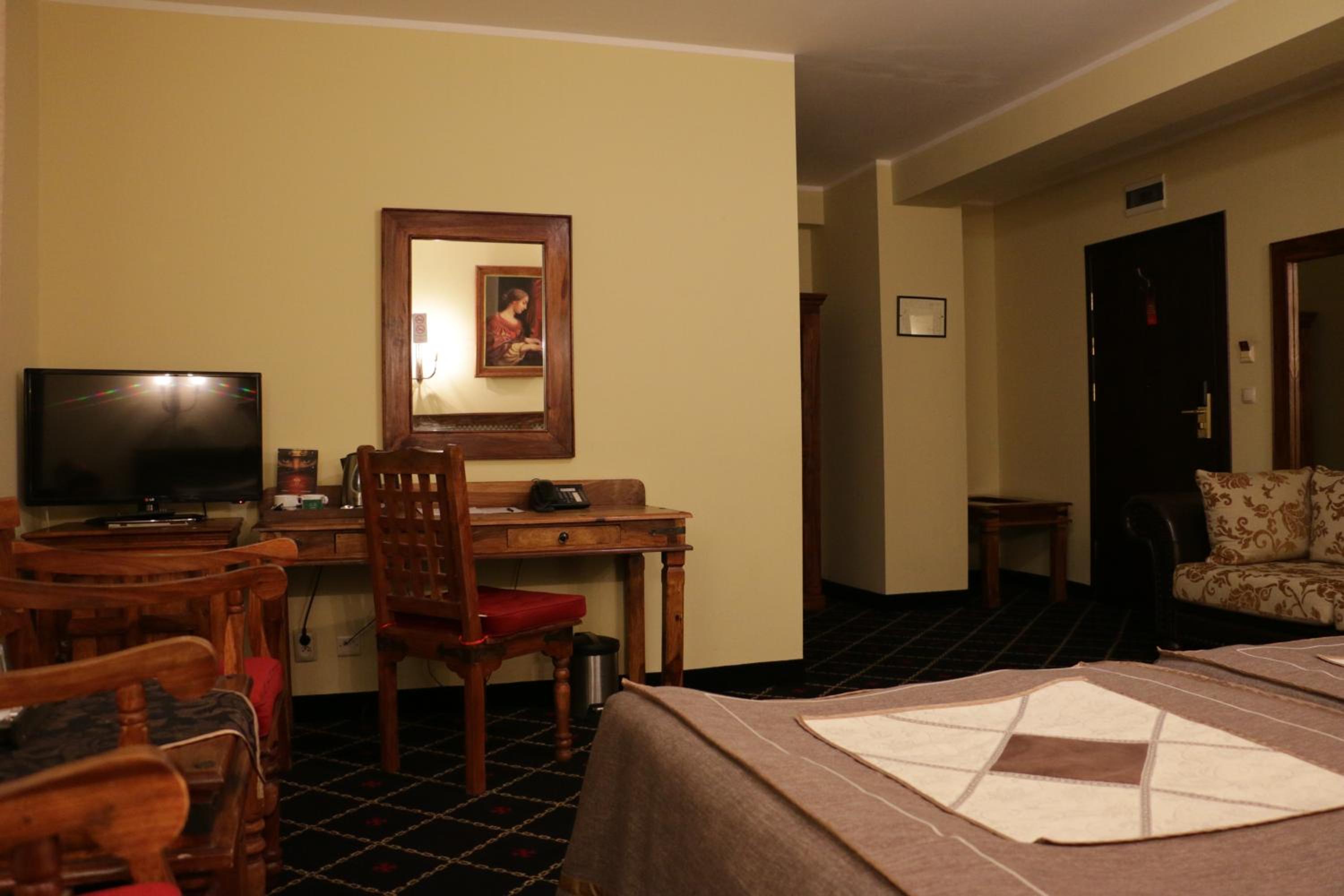Economy Double Room - Photo 8