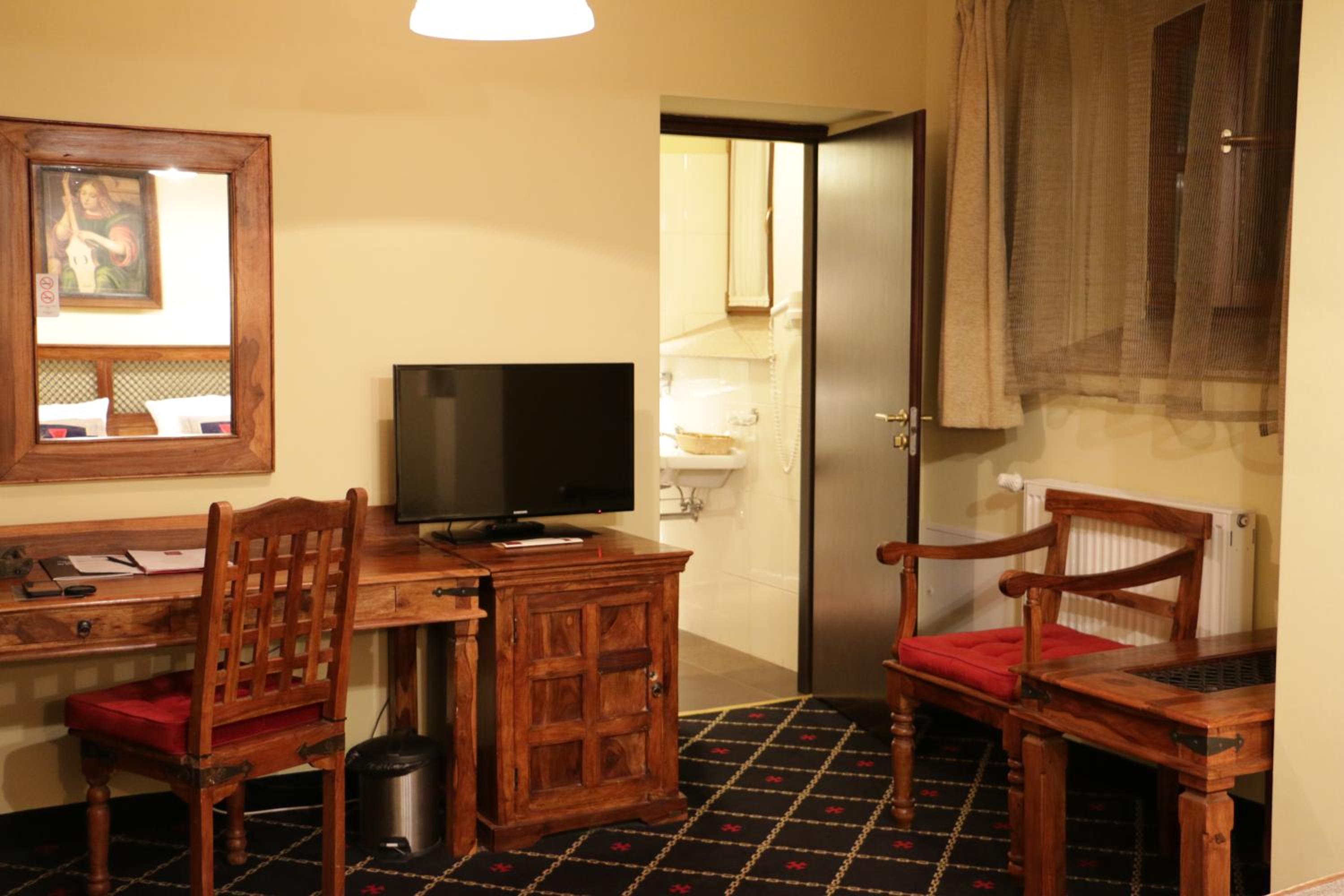 Economy Double Room - Photo 7