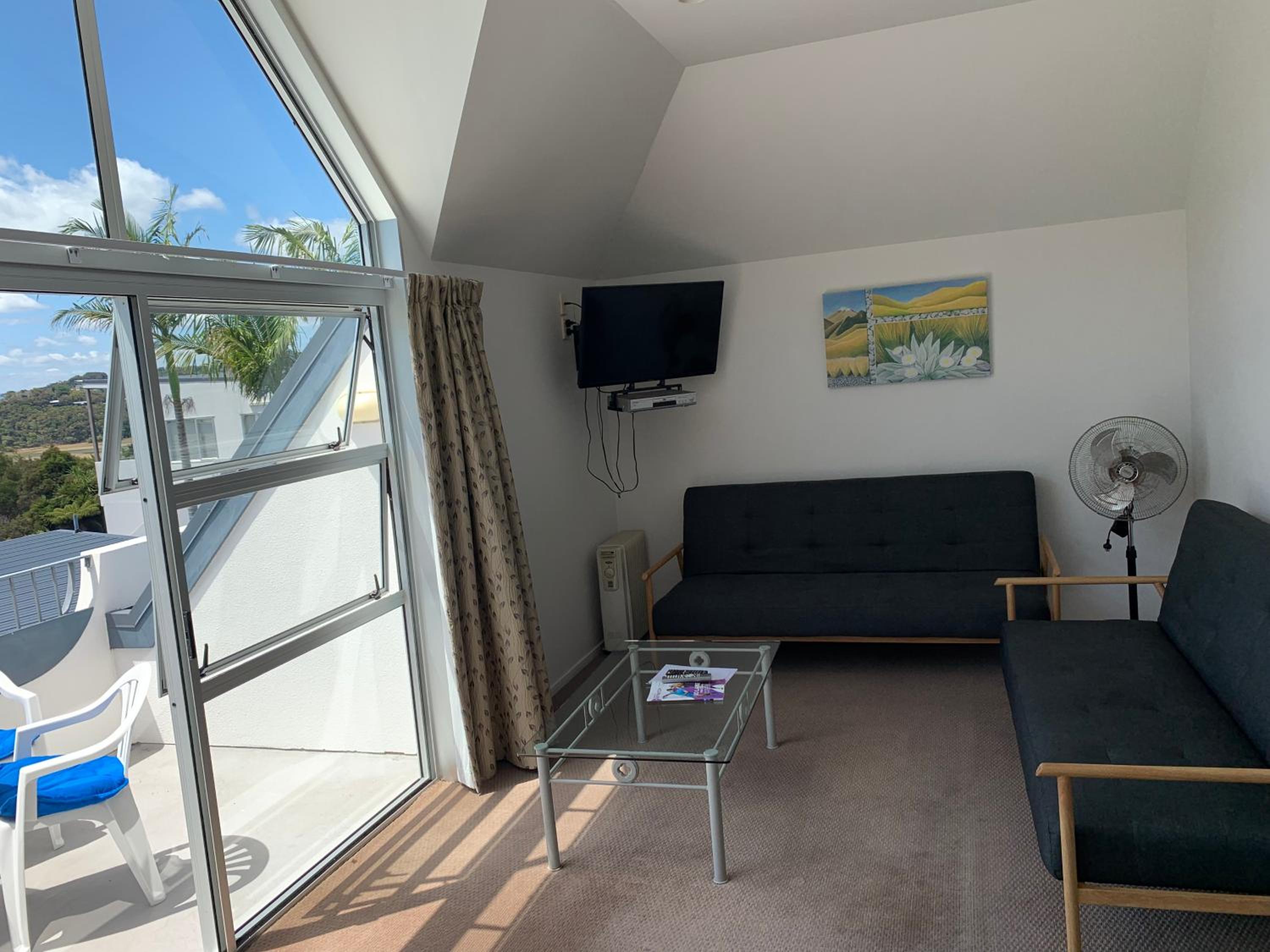 Deluxe Two-Bedroom Apartment with Sea View photo 1