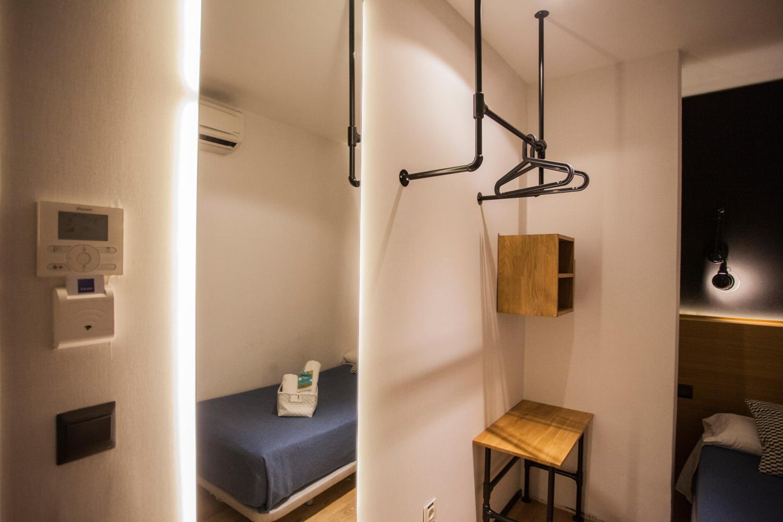 Habitación Individual Pequeña Económica con Baño Privado