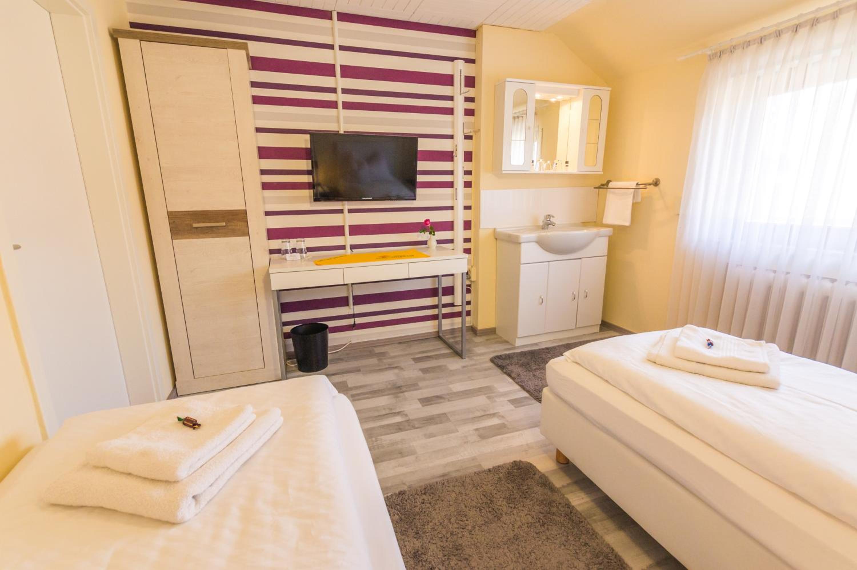 Budget Double Room photo 2