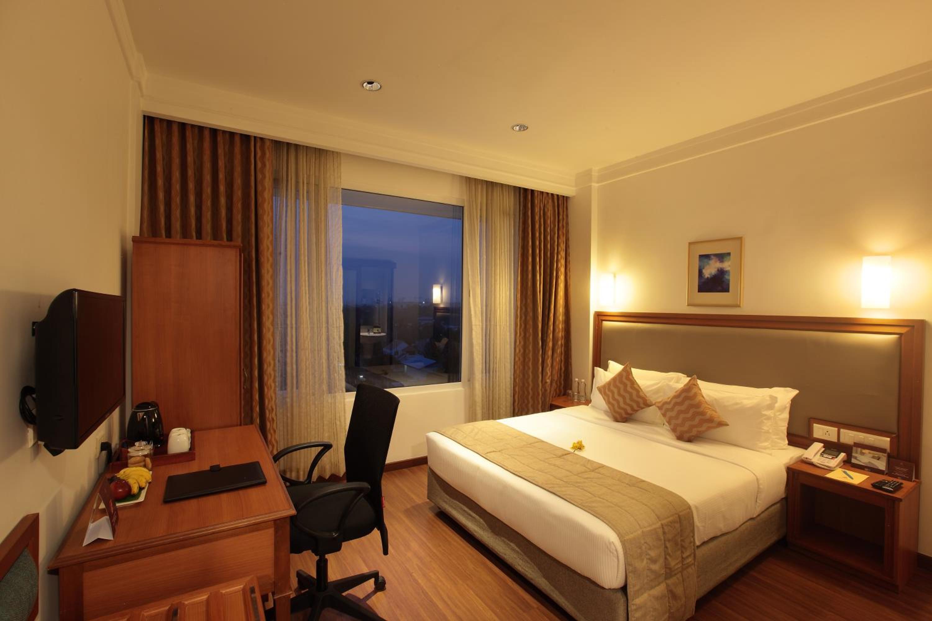 Superior Pool View Room - Photo 1