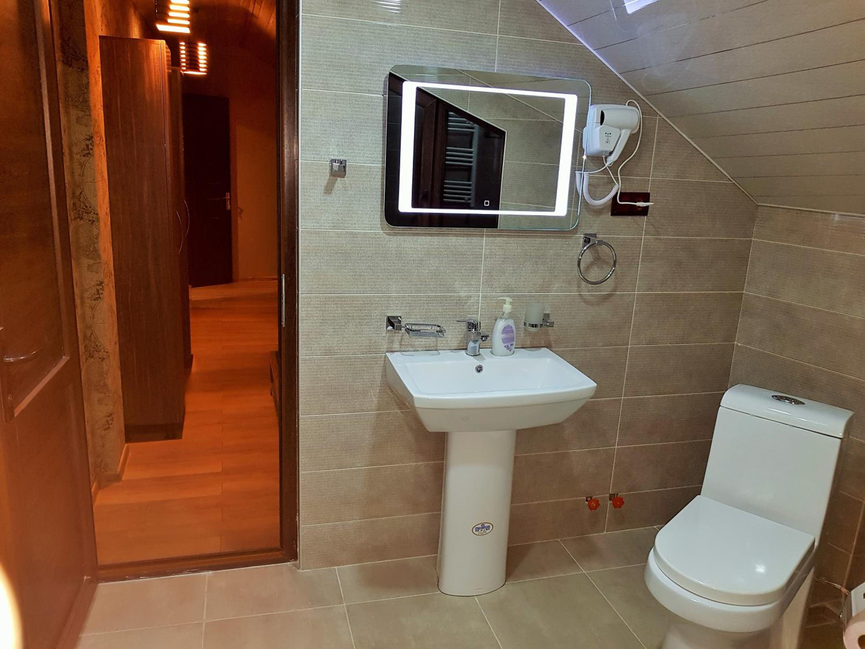 Standard Triple Room with Balcony - Photo 14