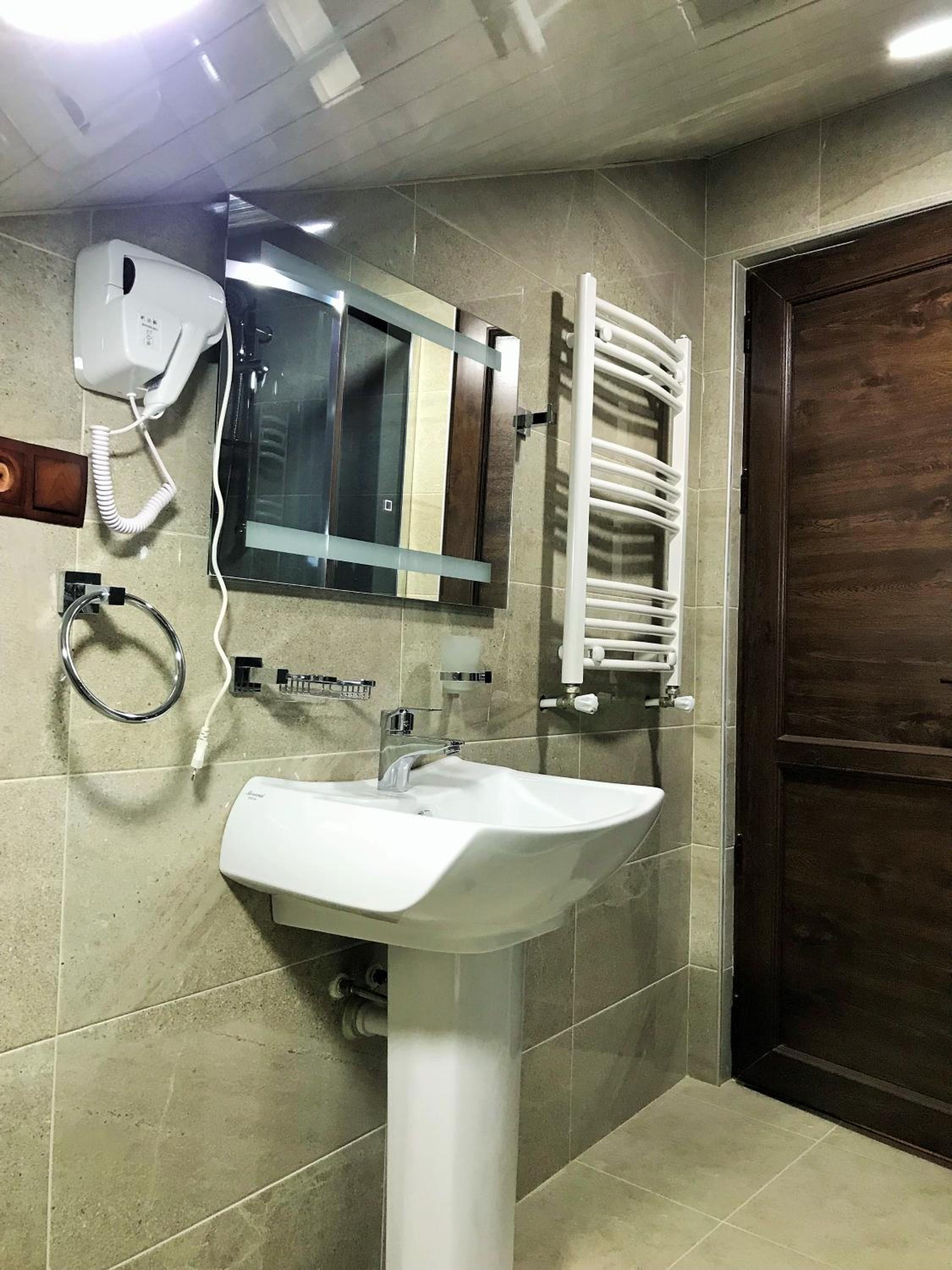 Standard Triple Room with Balcony - Photo 13