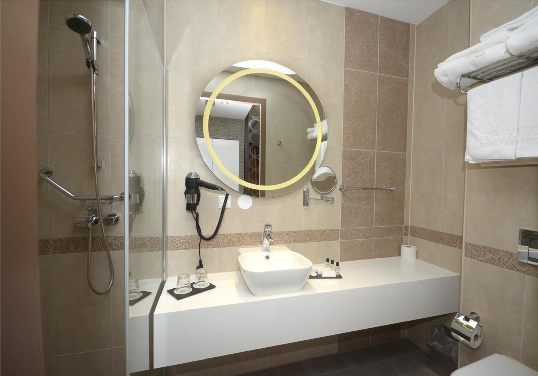Deluxe Double Room thumbnail 6