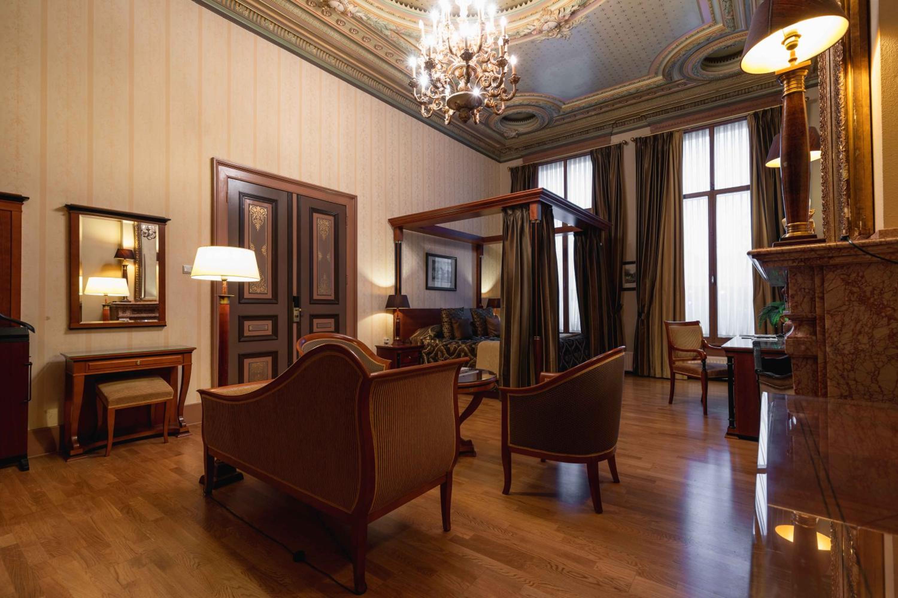 Superior Suite - Photo 3