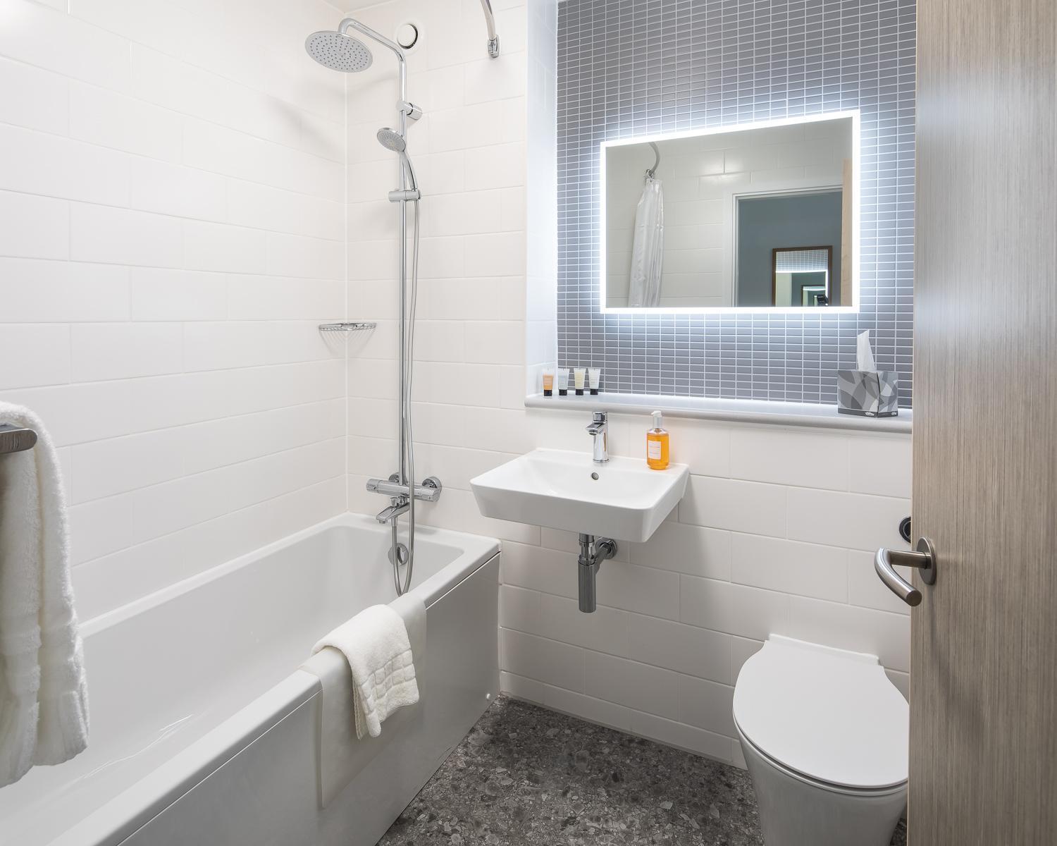 Standard Twin Room - Photo 3