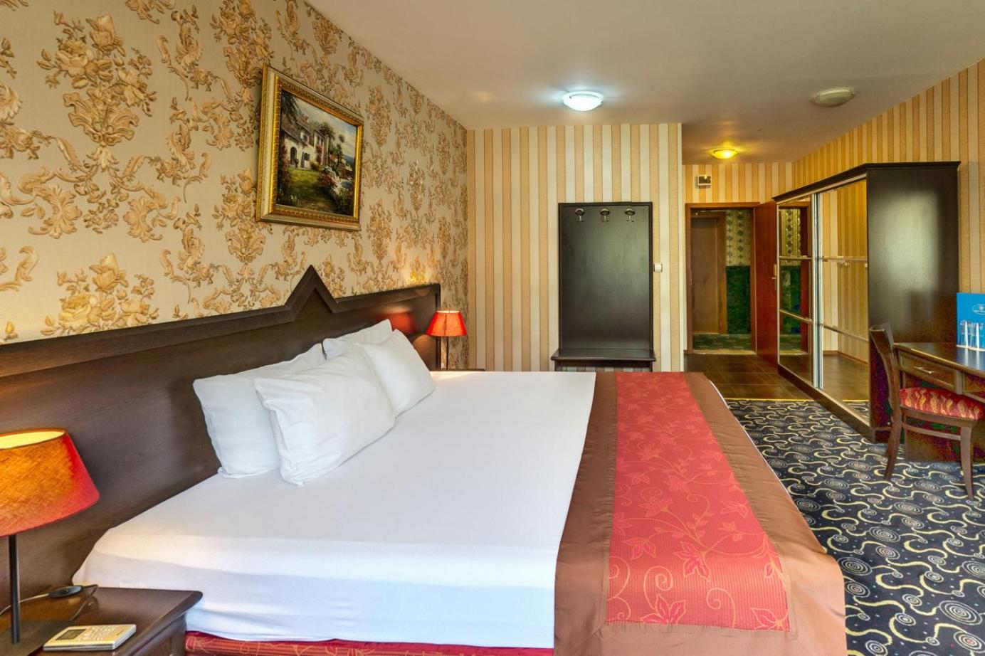 Deluxe Double Room - Photo 5