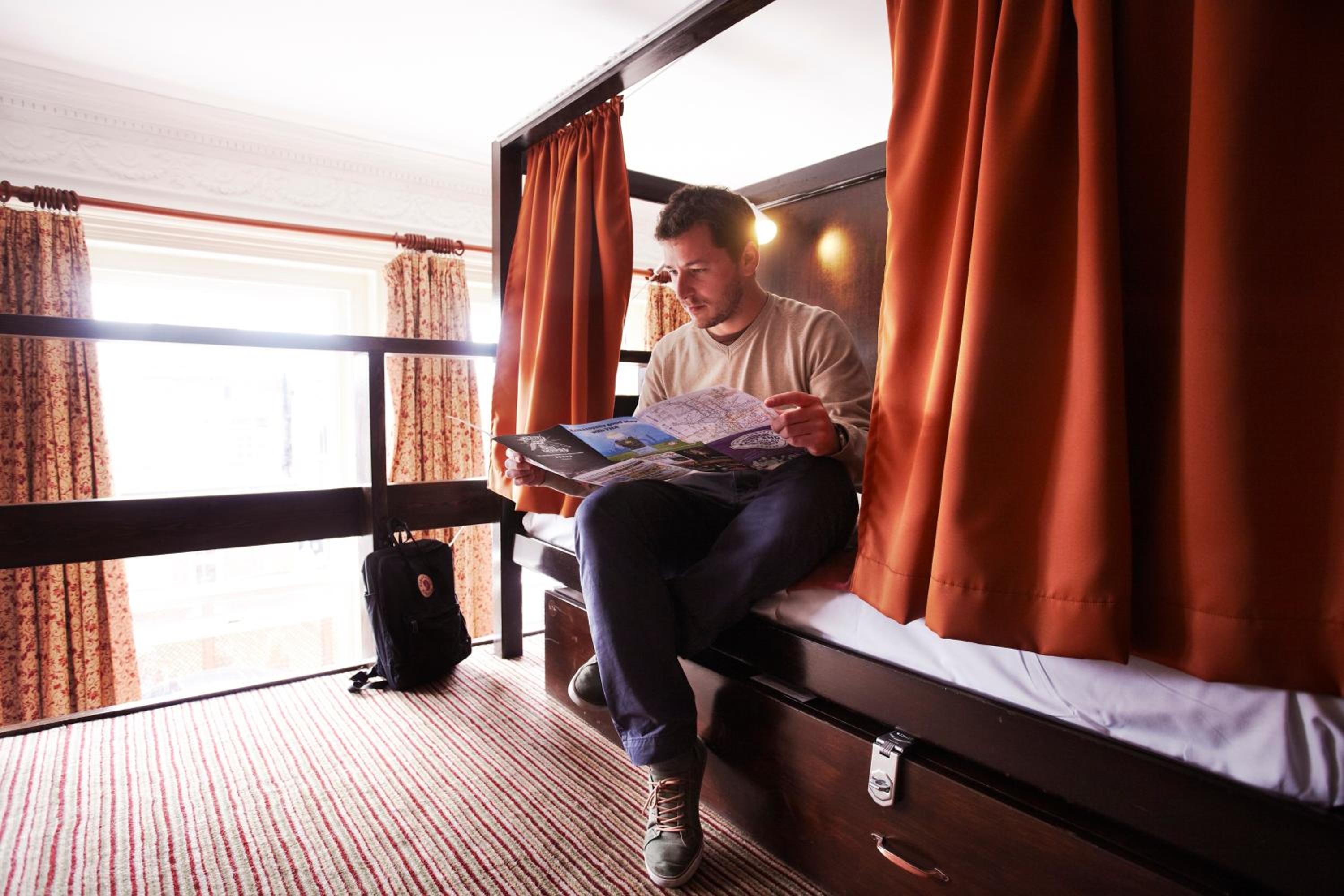 Double Bed in 9-Bed Mixed Dormitory Room photo 2