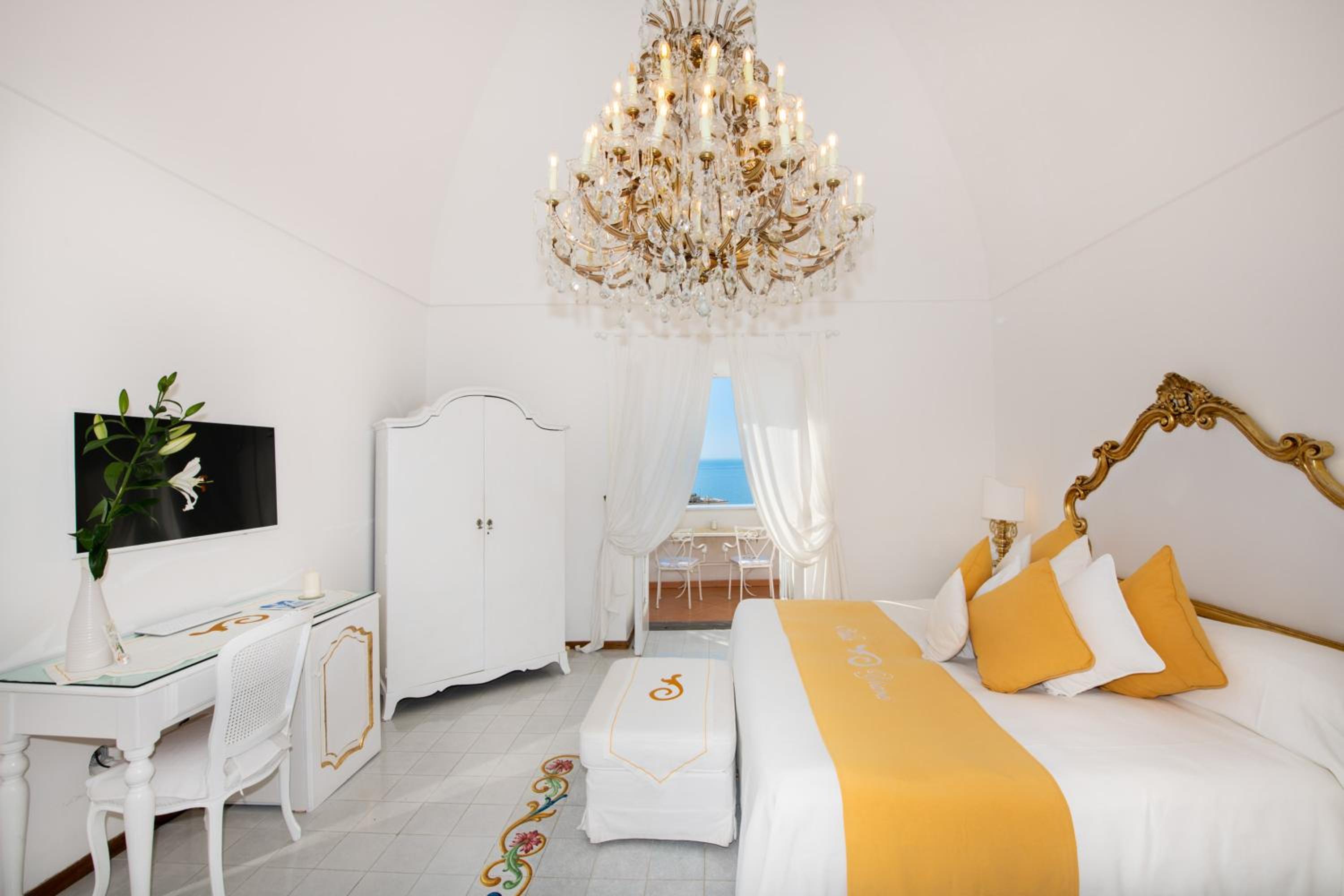 Deluxe Double Room with Sea View - Photo 10