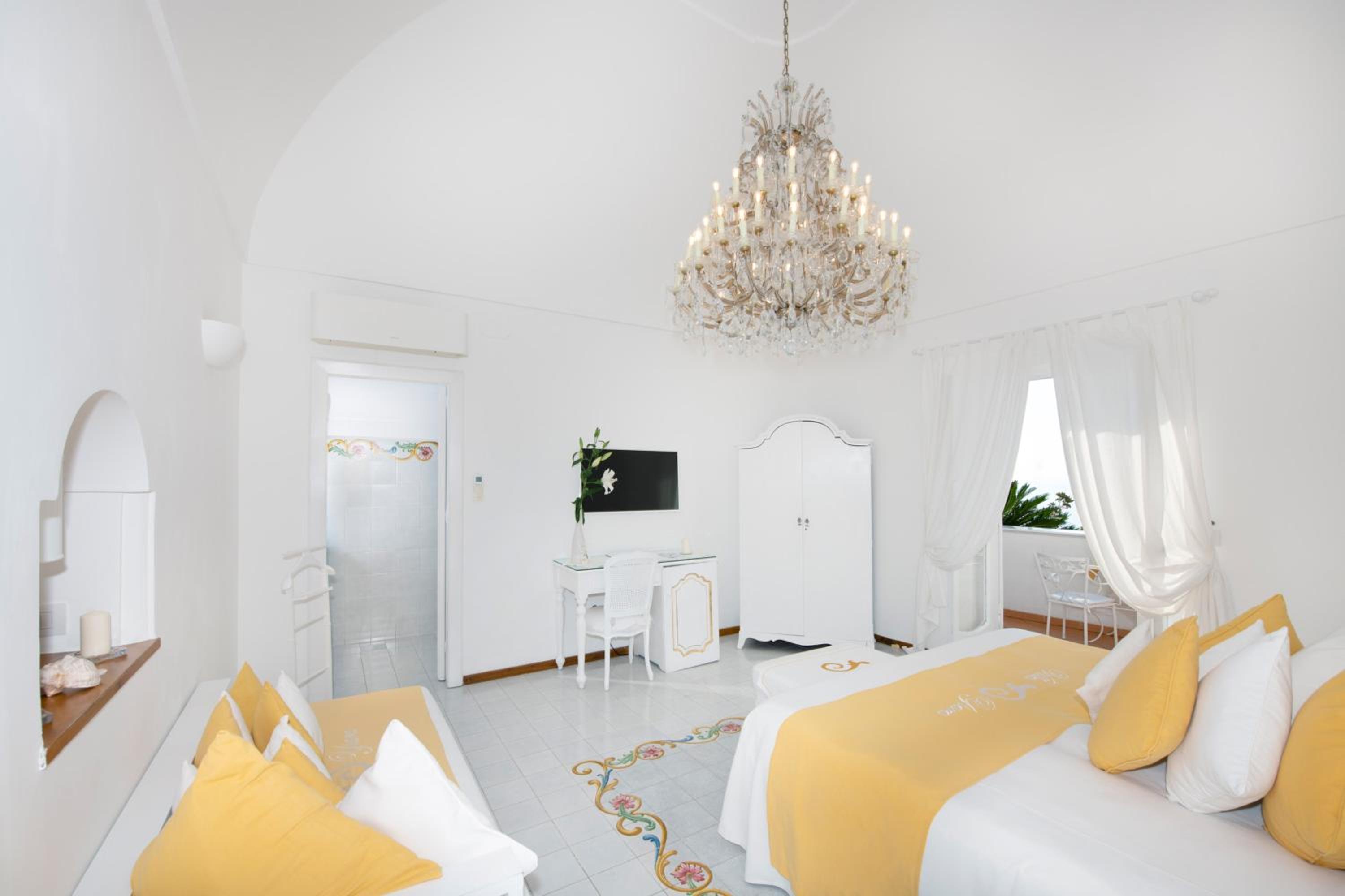 Deluxe Double Room with Sea View - Photo 7