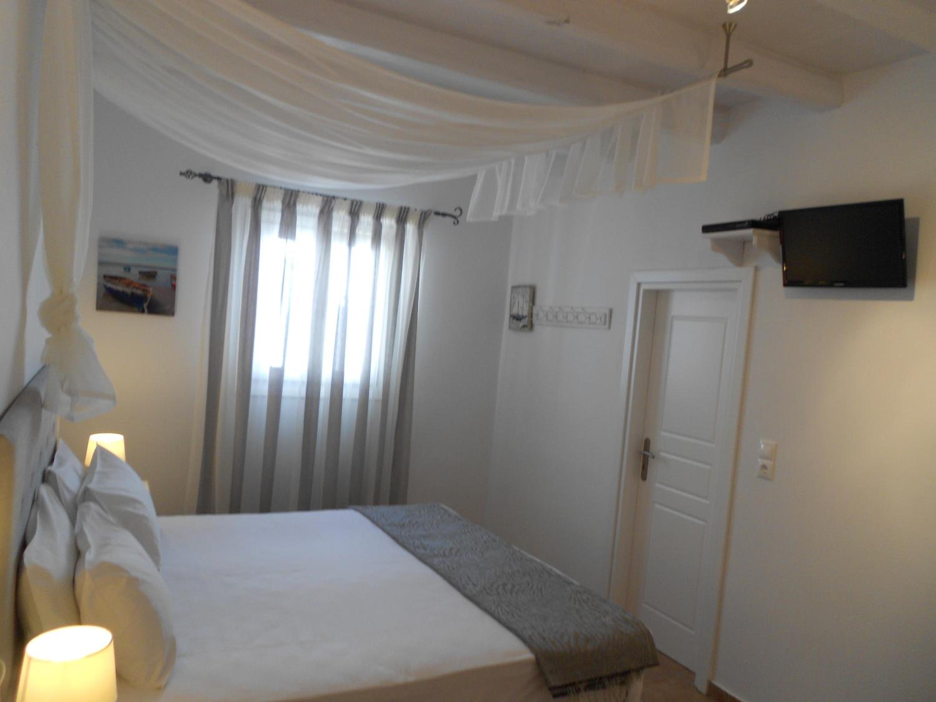 Classic Double or Twin Room - Photo 7
