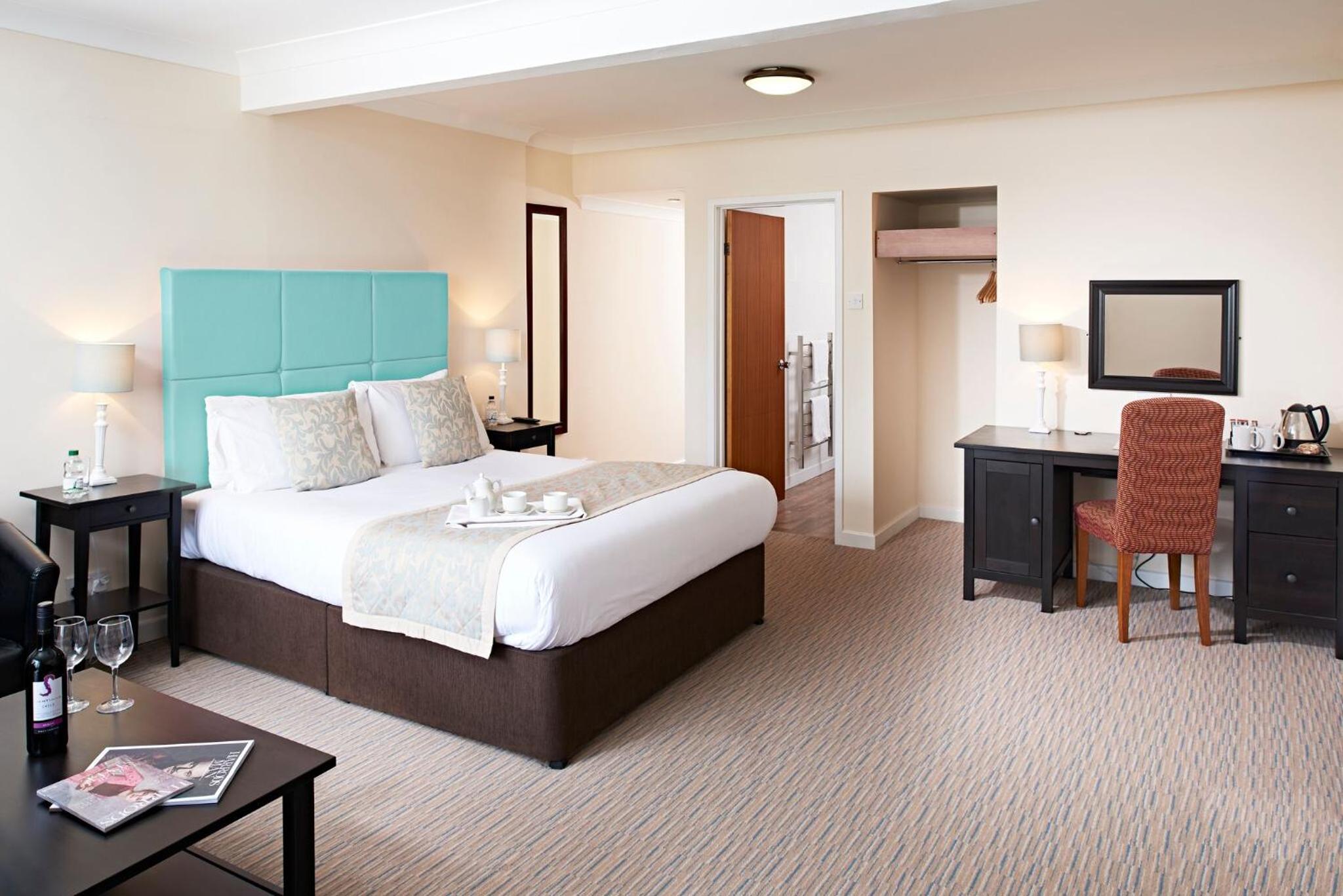 King Bed - Non-Smoking - Photo 8