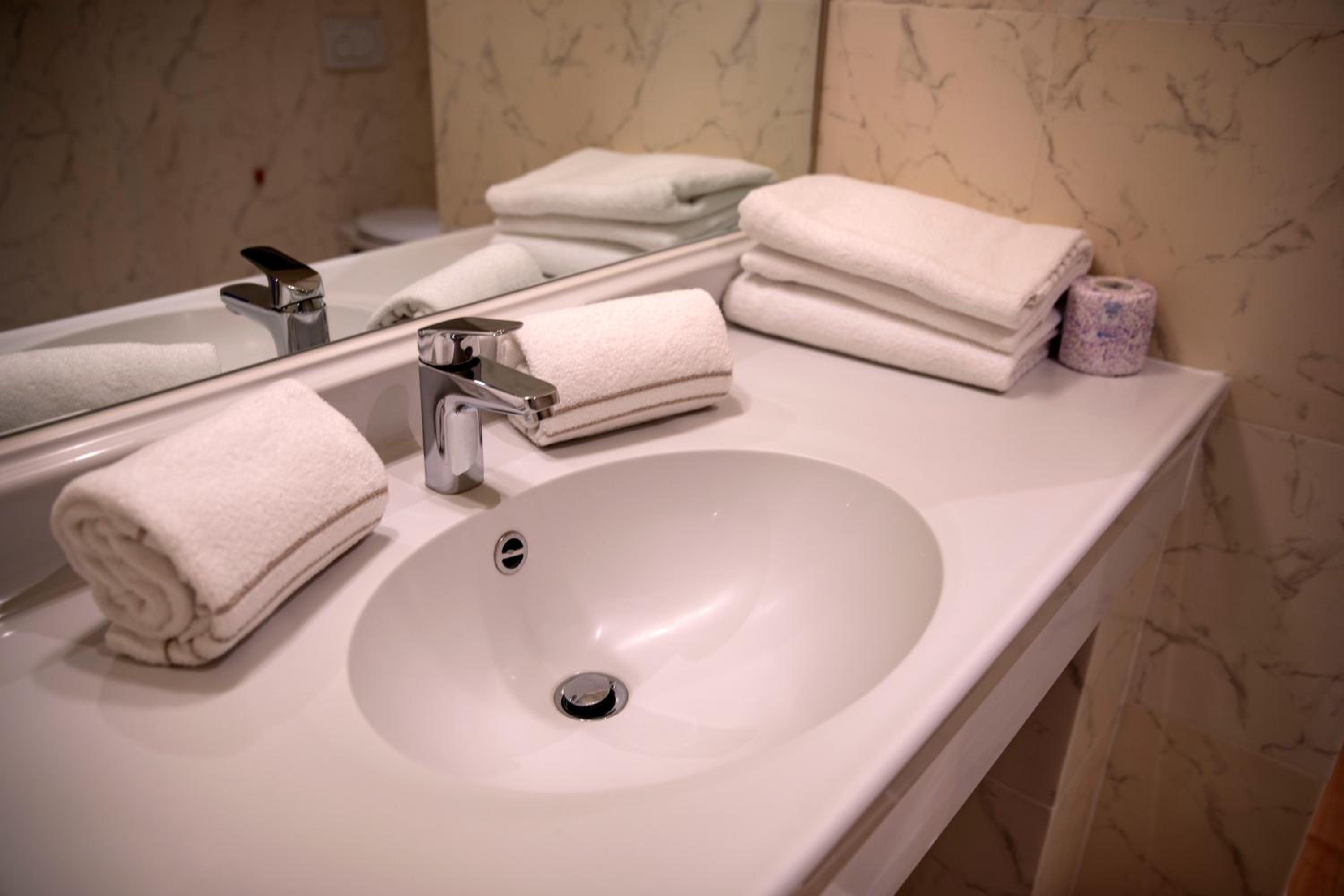 Standard Suite - Photo 8