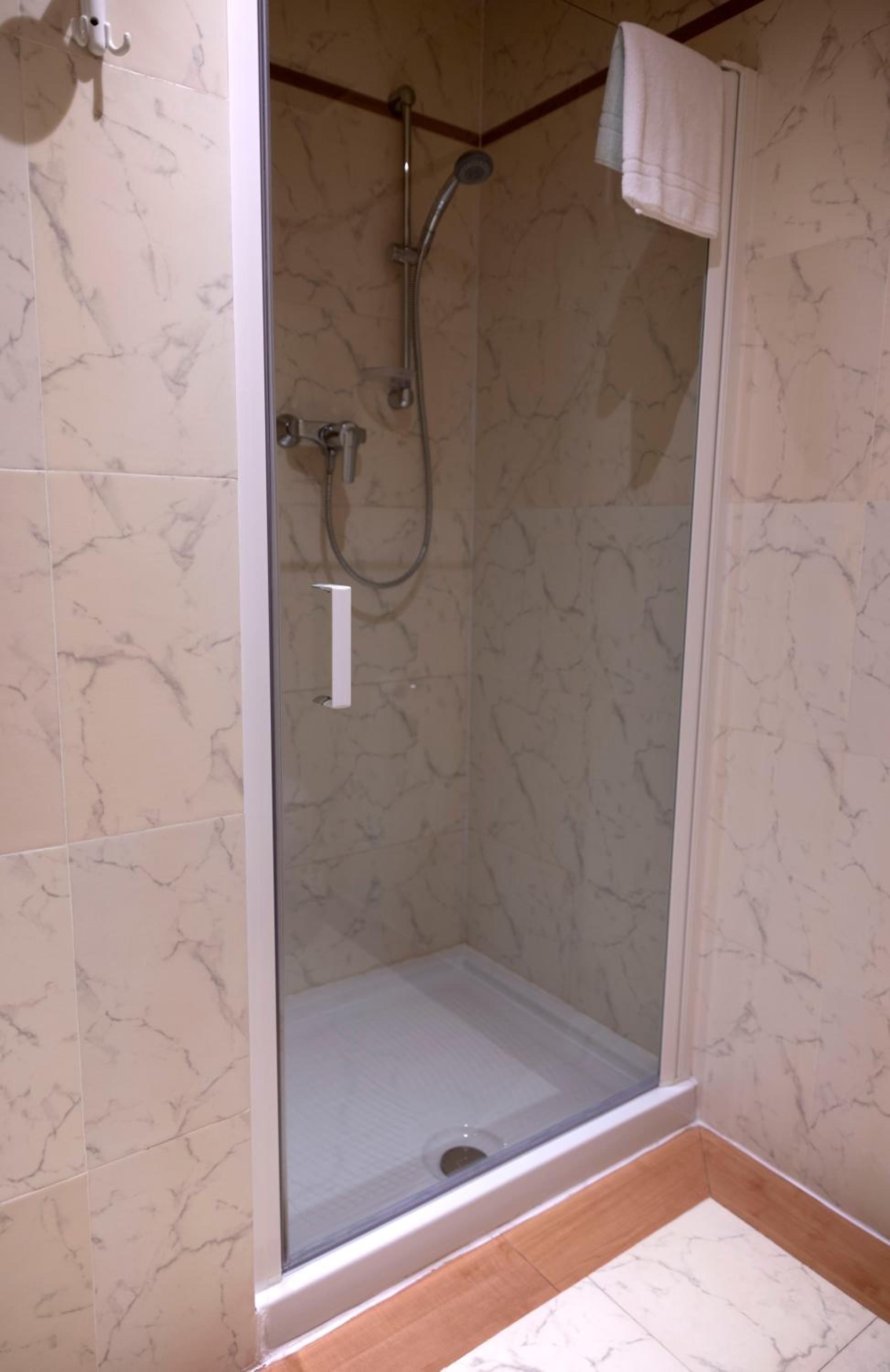Standard Suite - Photo 2