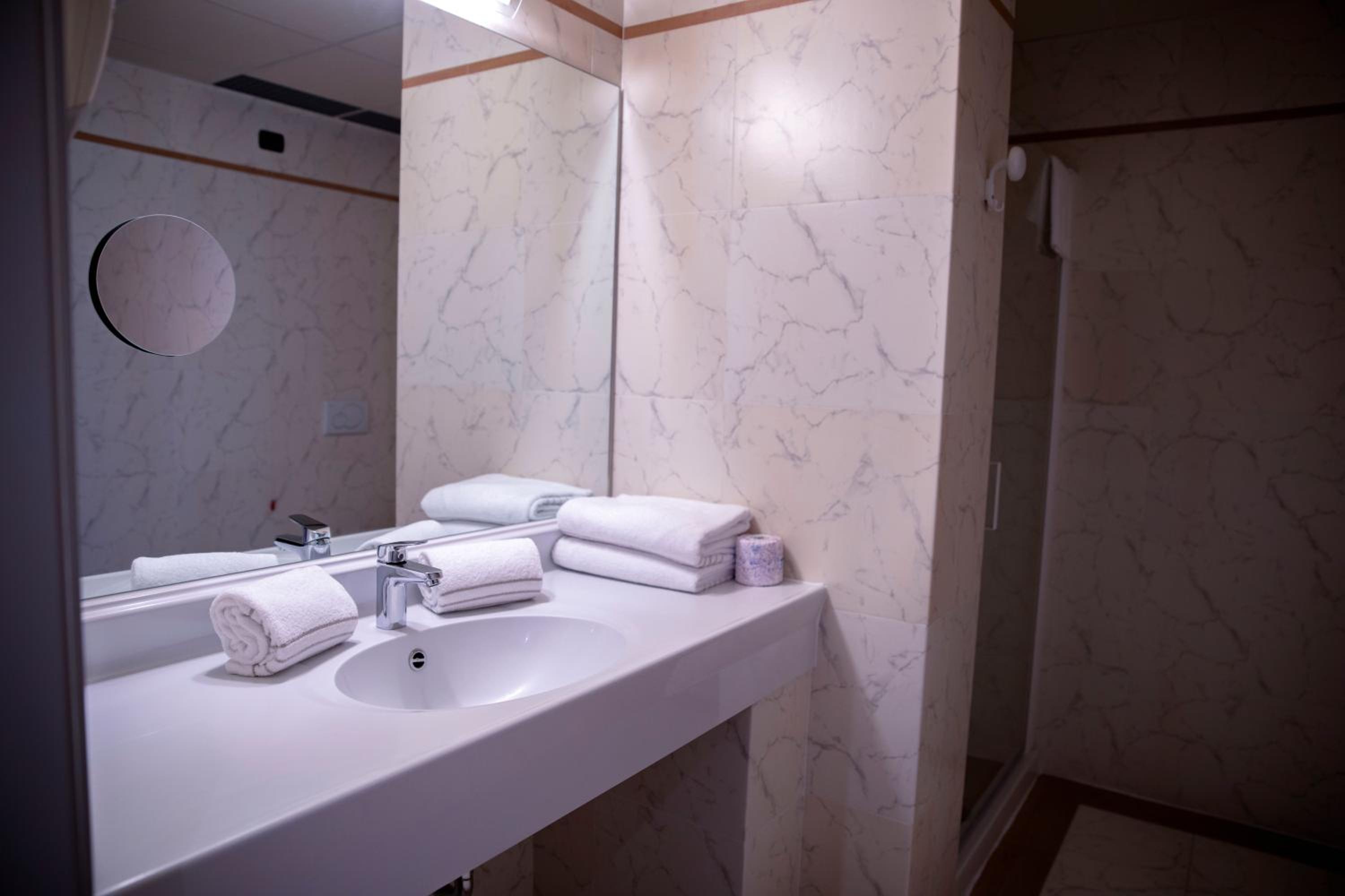 Standard Suite - Photo 10