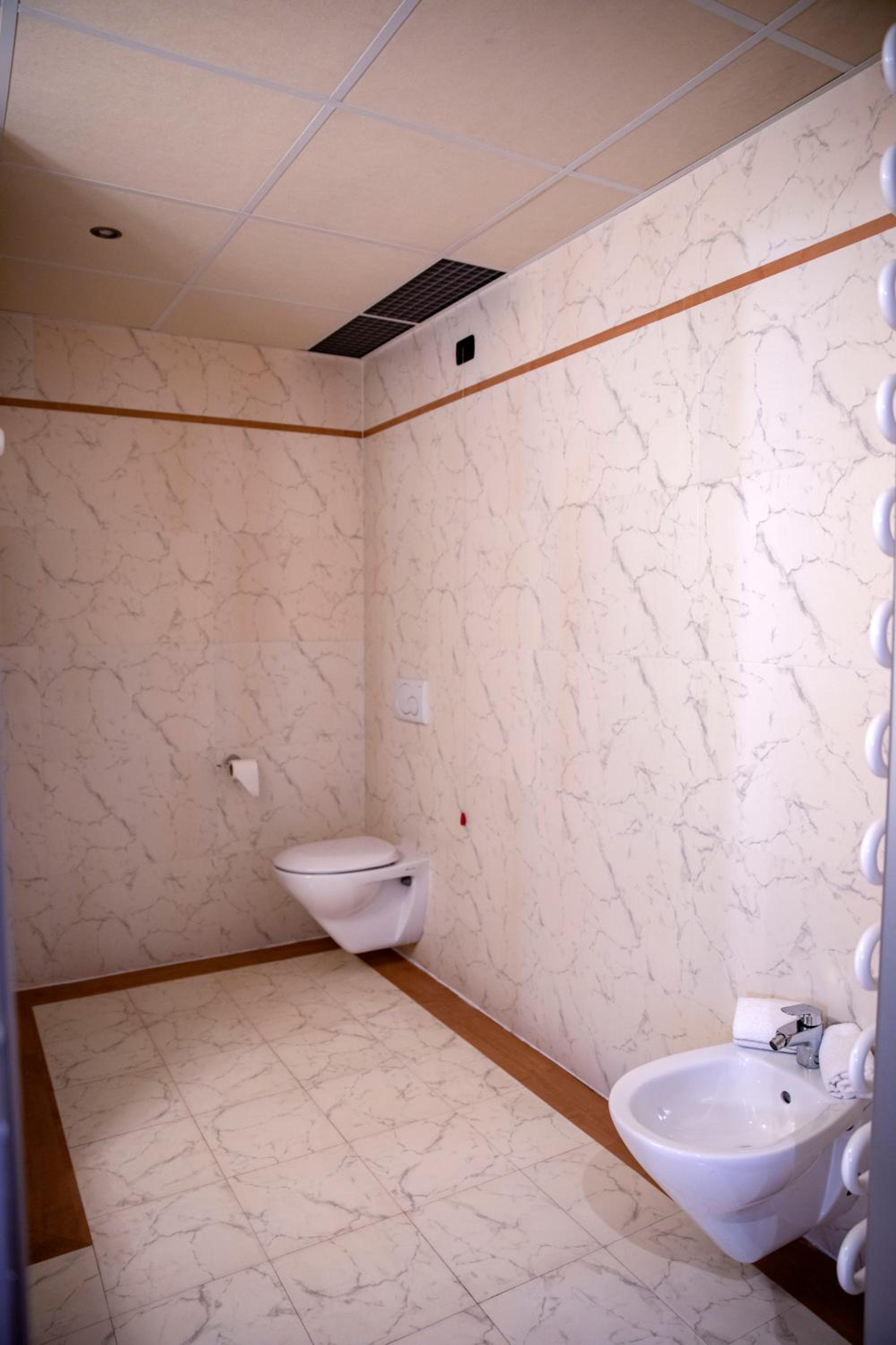 Standard Suite - Photo 9