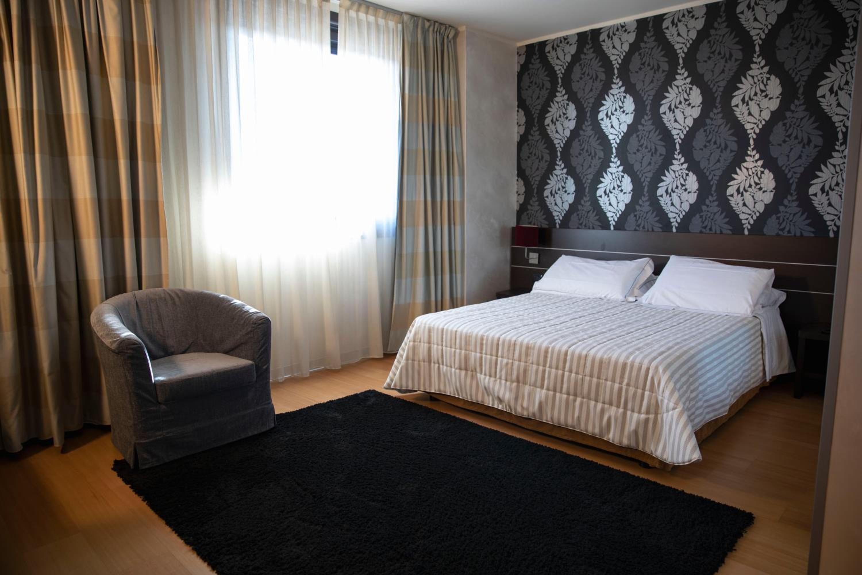 Standard Suite - Photo 1