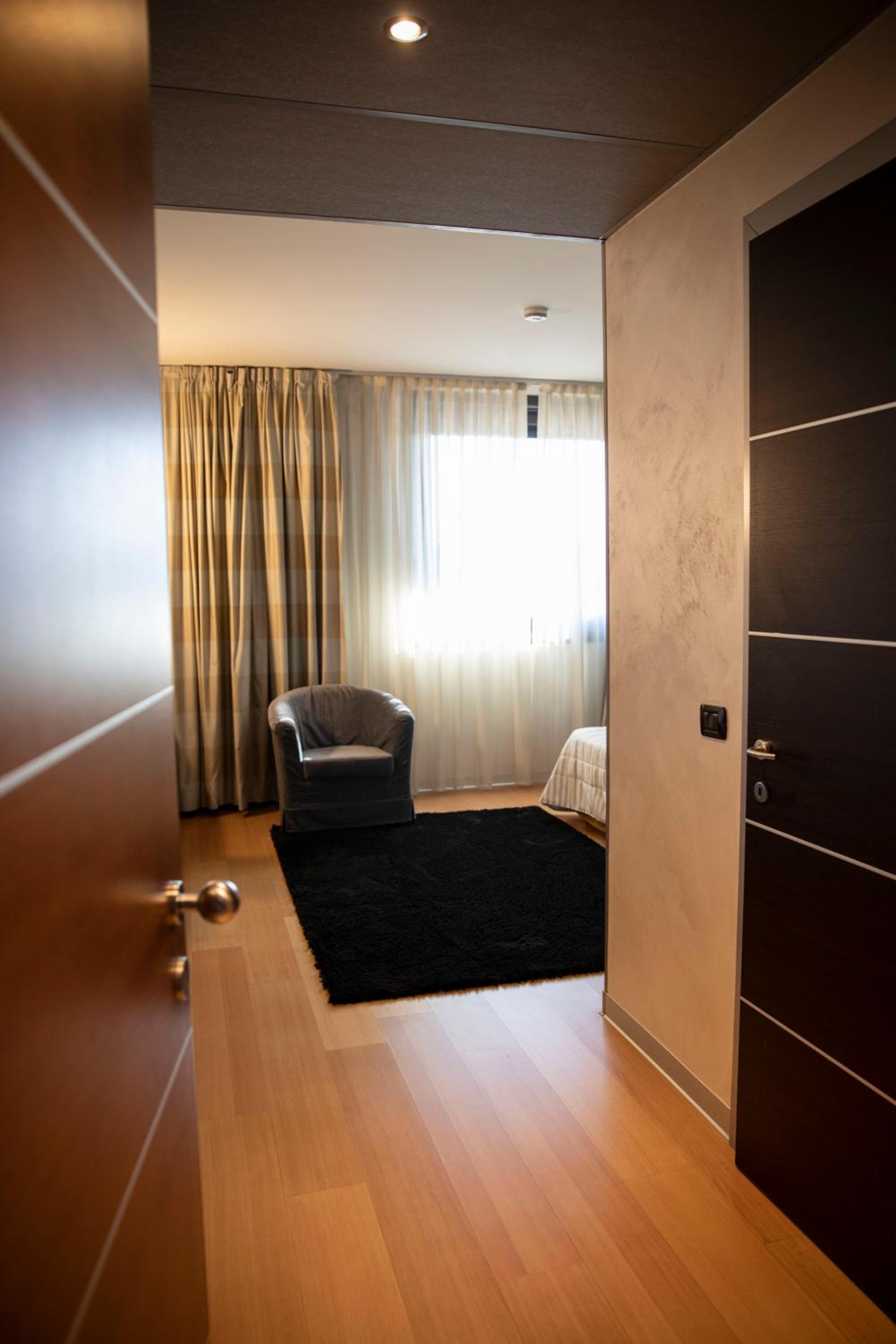 Standard Suite - Photo 6