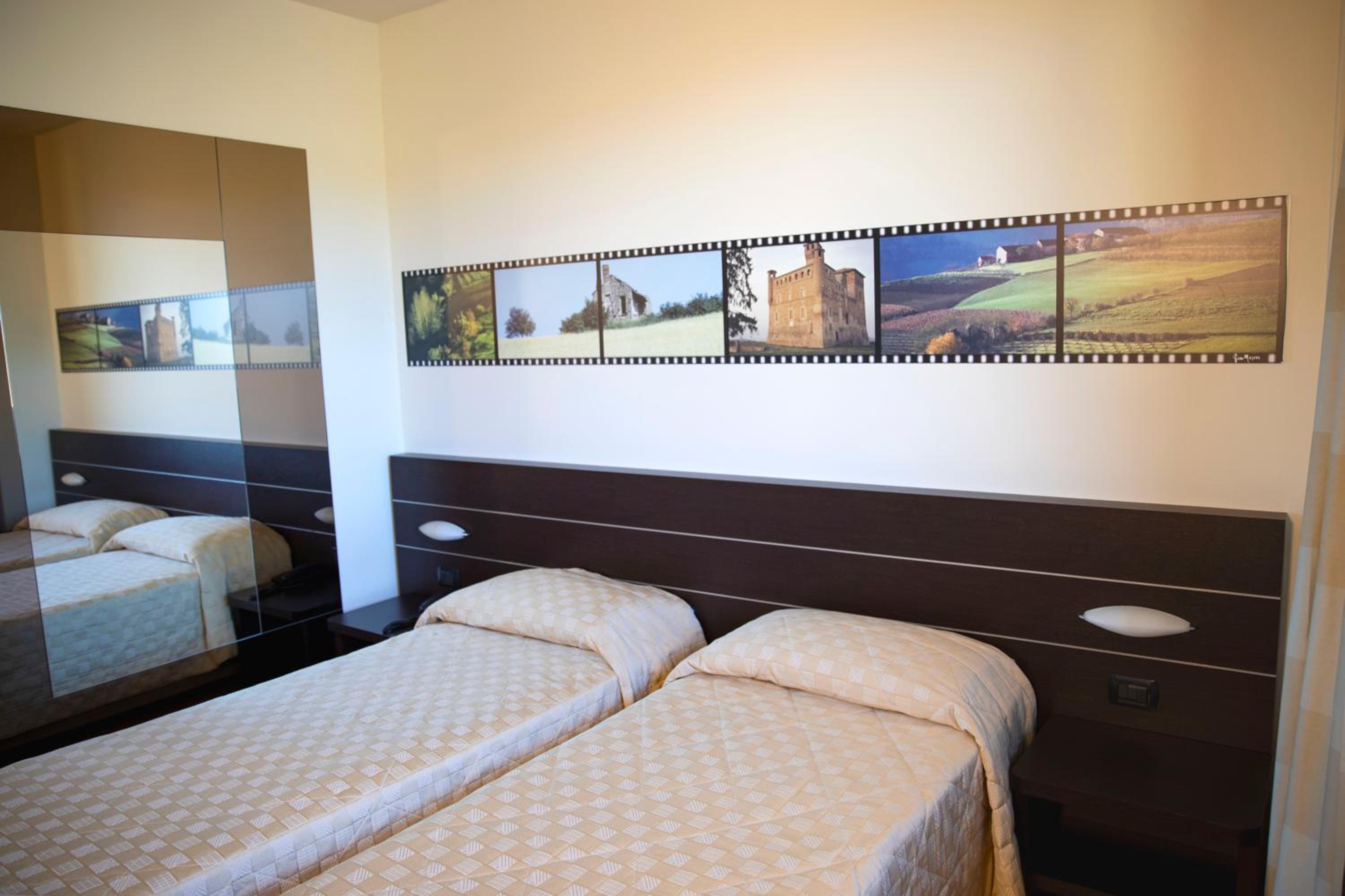 Twin Room - Photo 4
