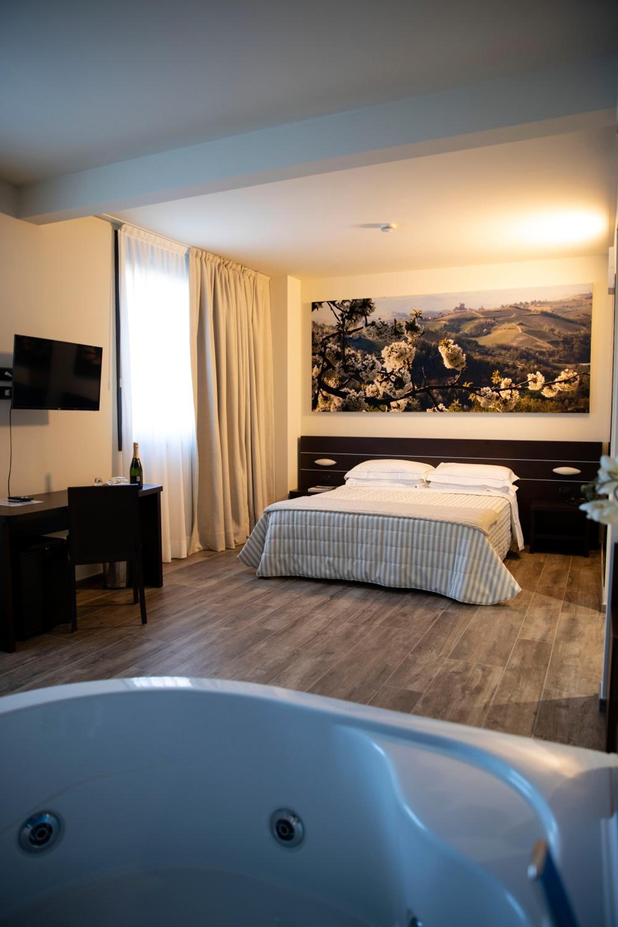 Suite With Spa Access - Photo 1