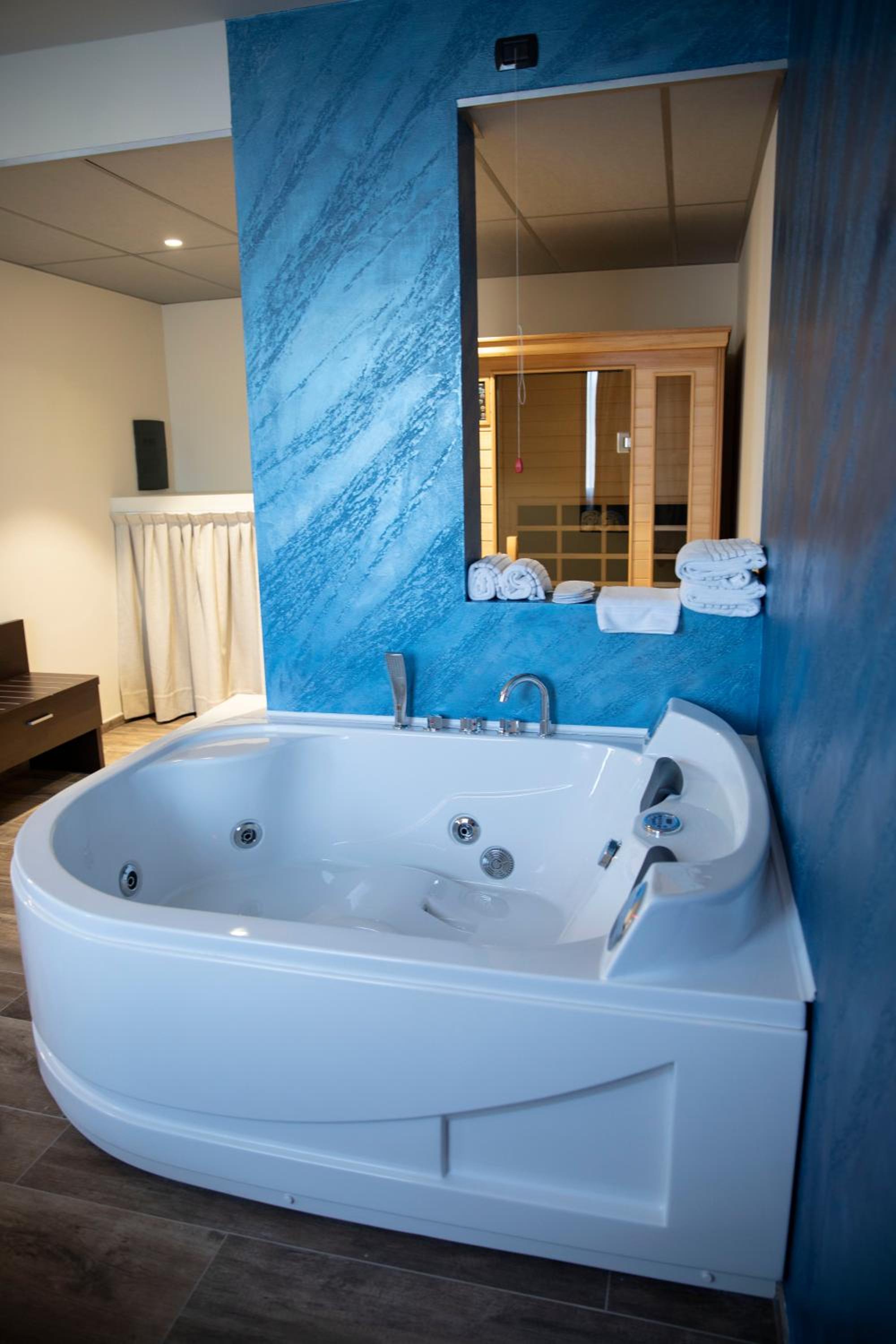 Suite With Spa Access - Photo 10