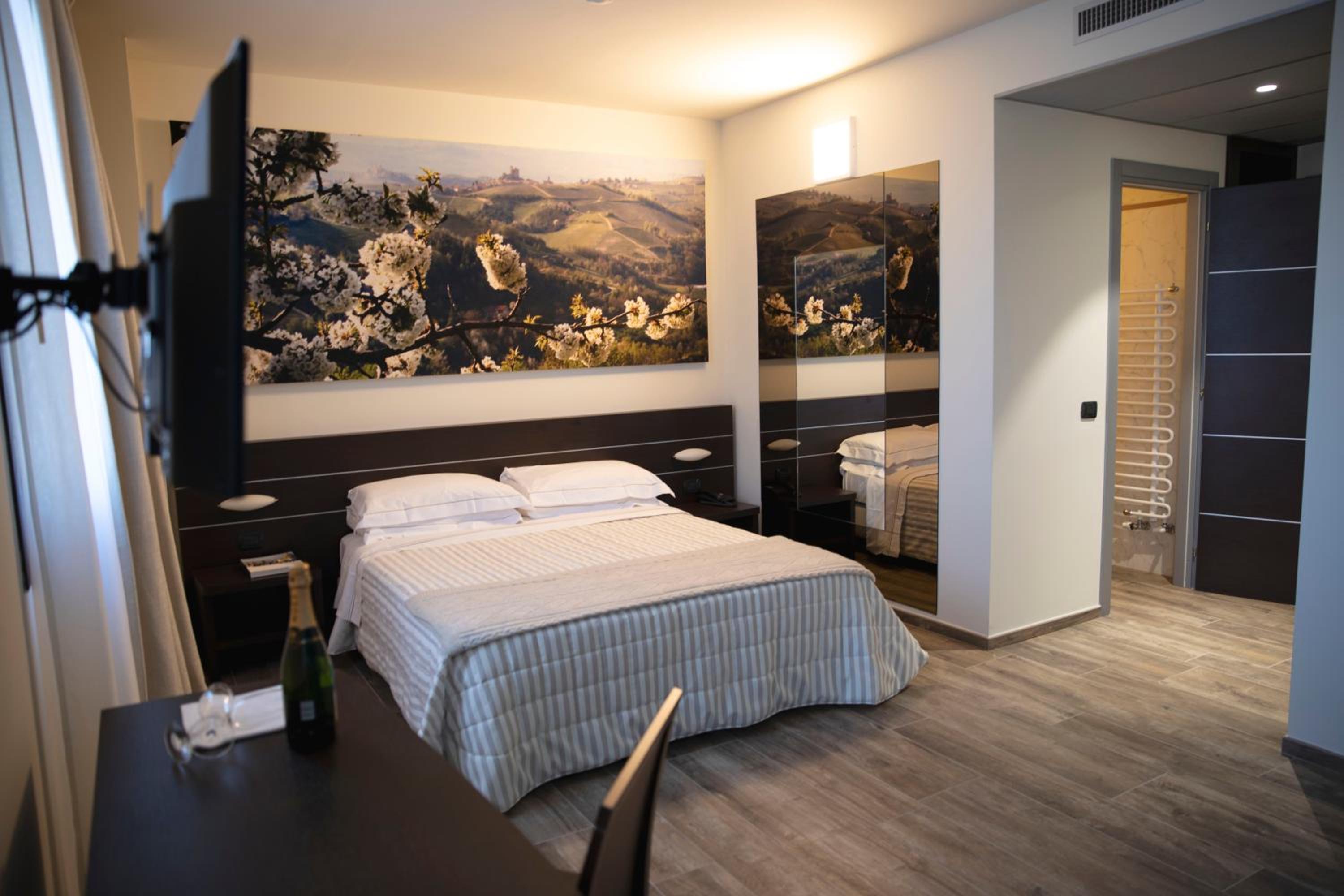 Suite With Spa Access - Photo 12