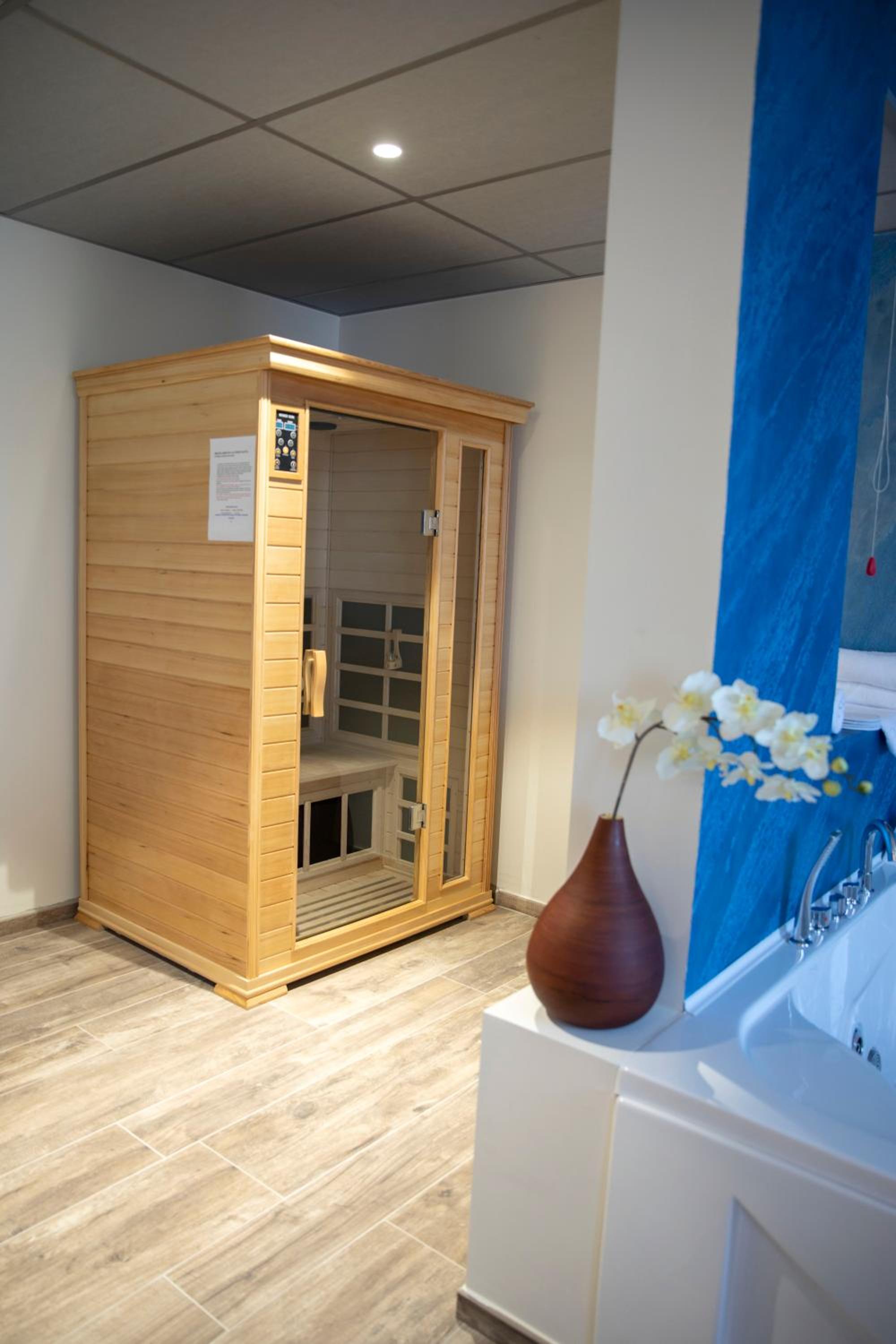 Suite With Spa Access - Photo 13