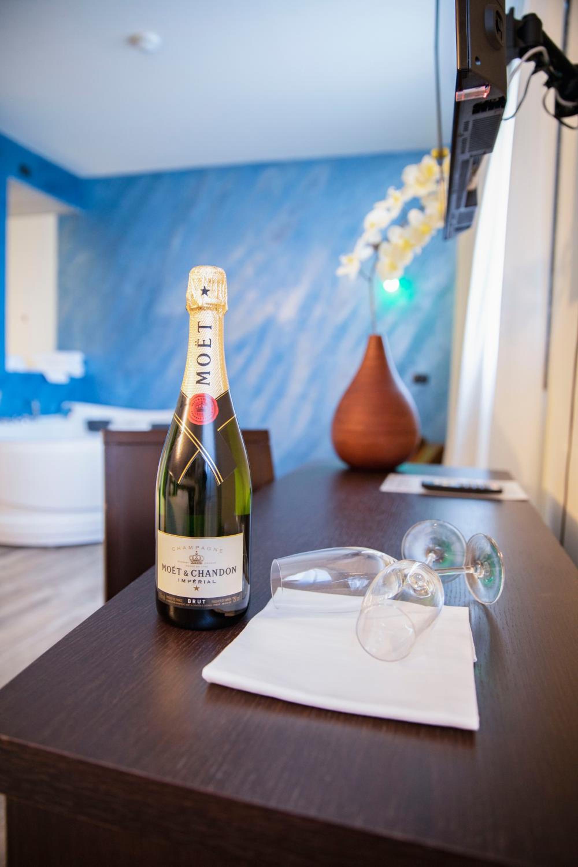 Suite With Spa Access - Photo 2