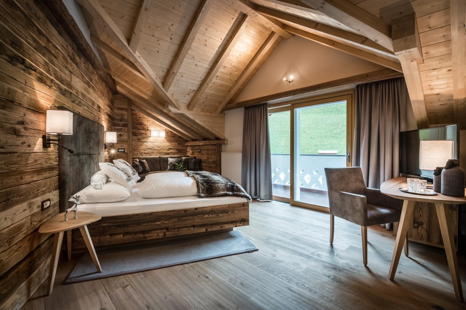 Junior Suite with Balcony - Photo 2
