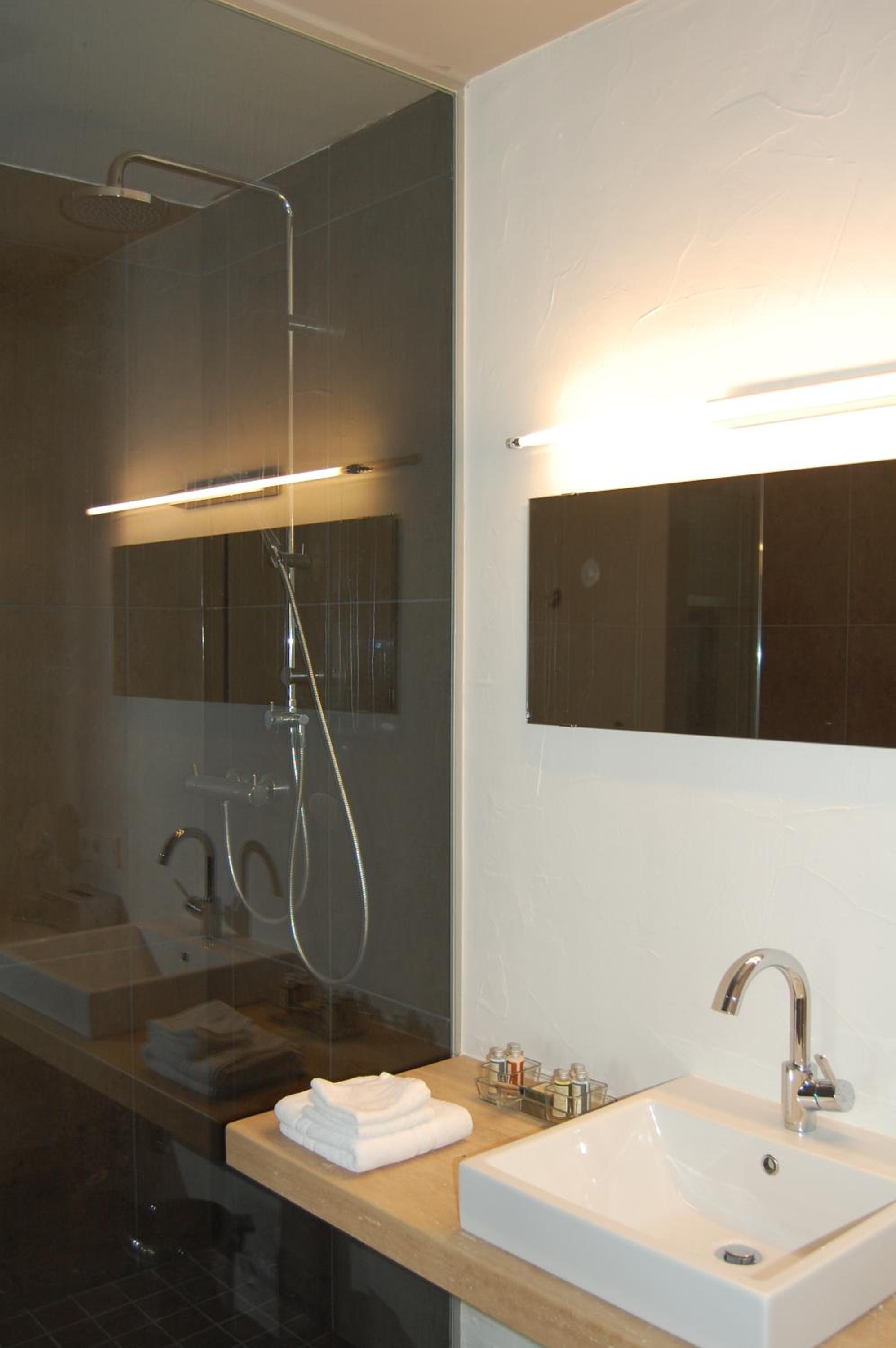 Suite - Photo 2
